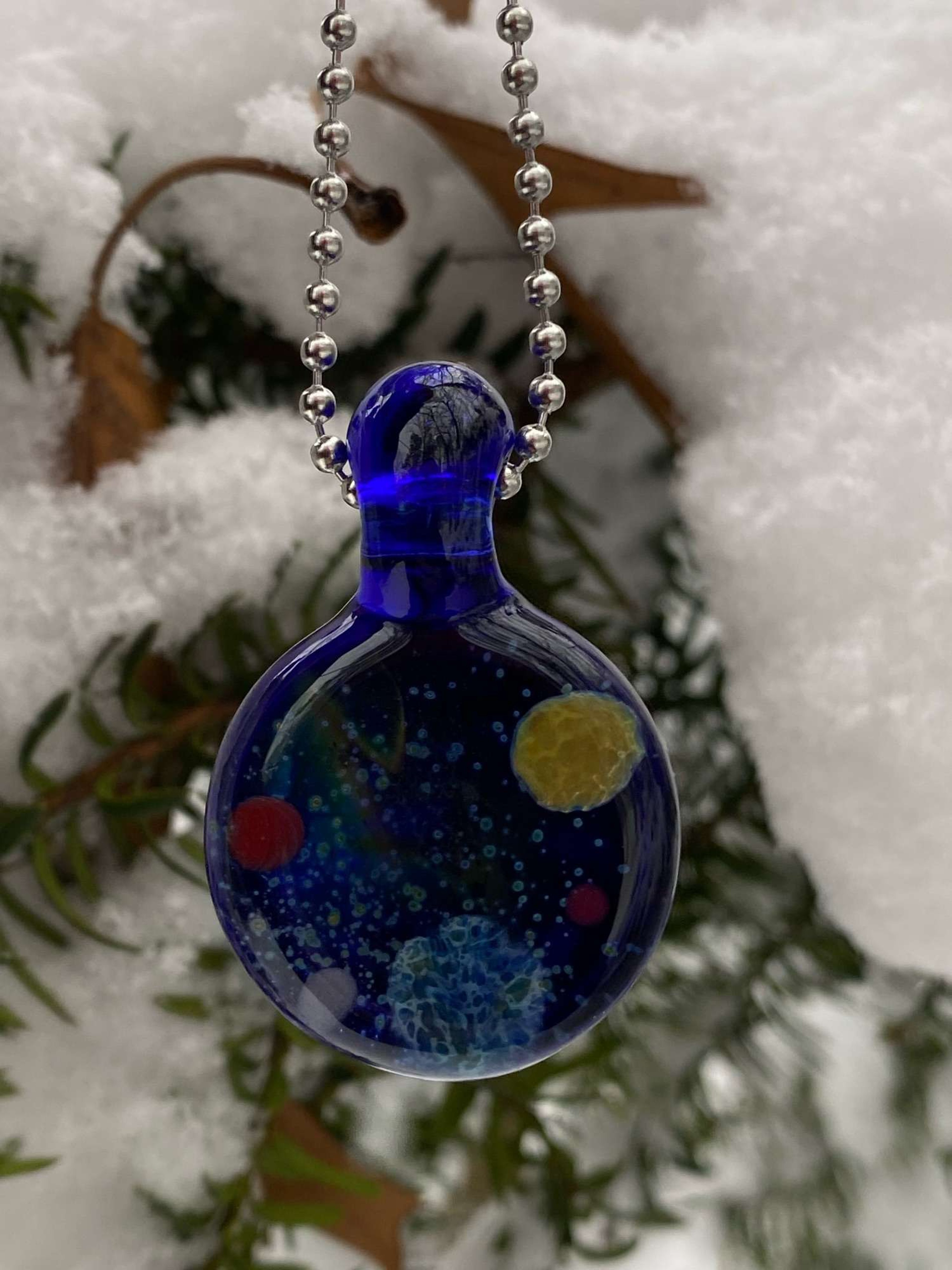 Preview pic of Goba glass space pendant