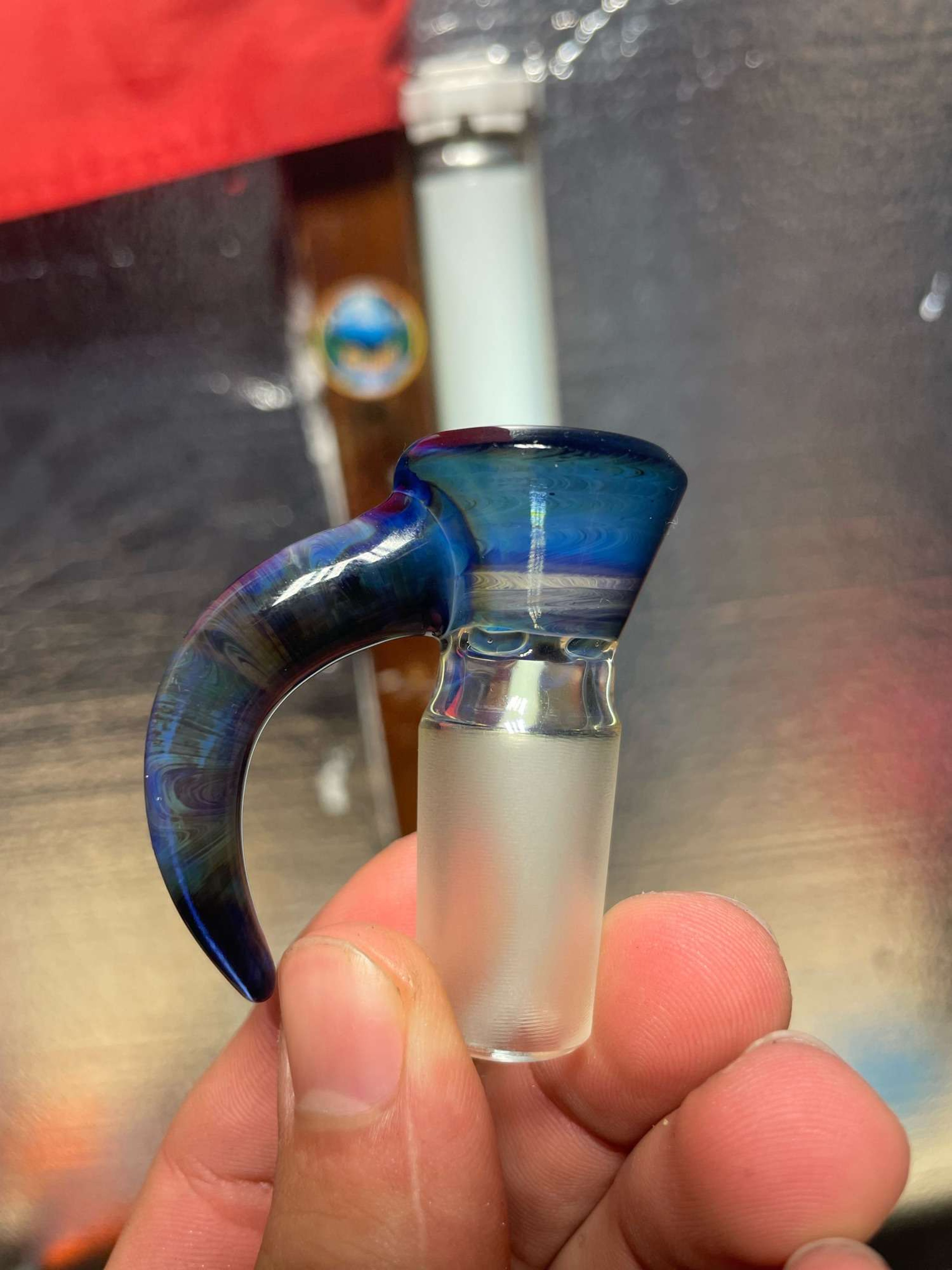 Le glass dude 18 mm 4 hole slide image 0