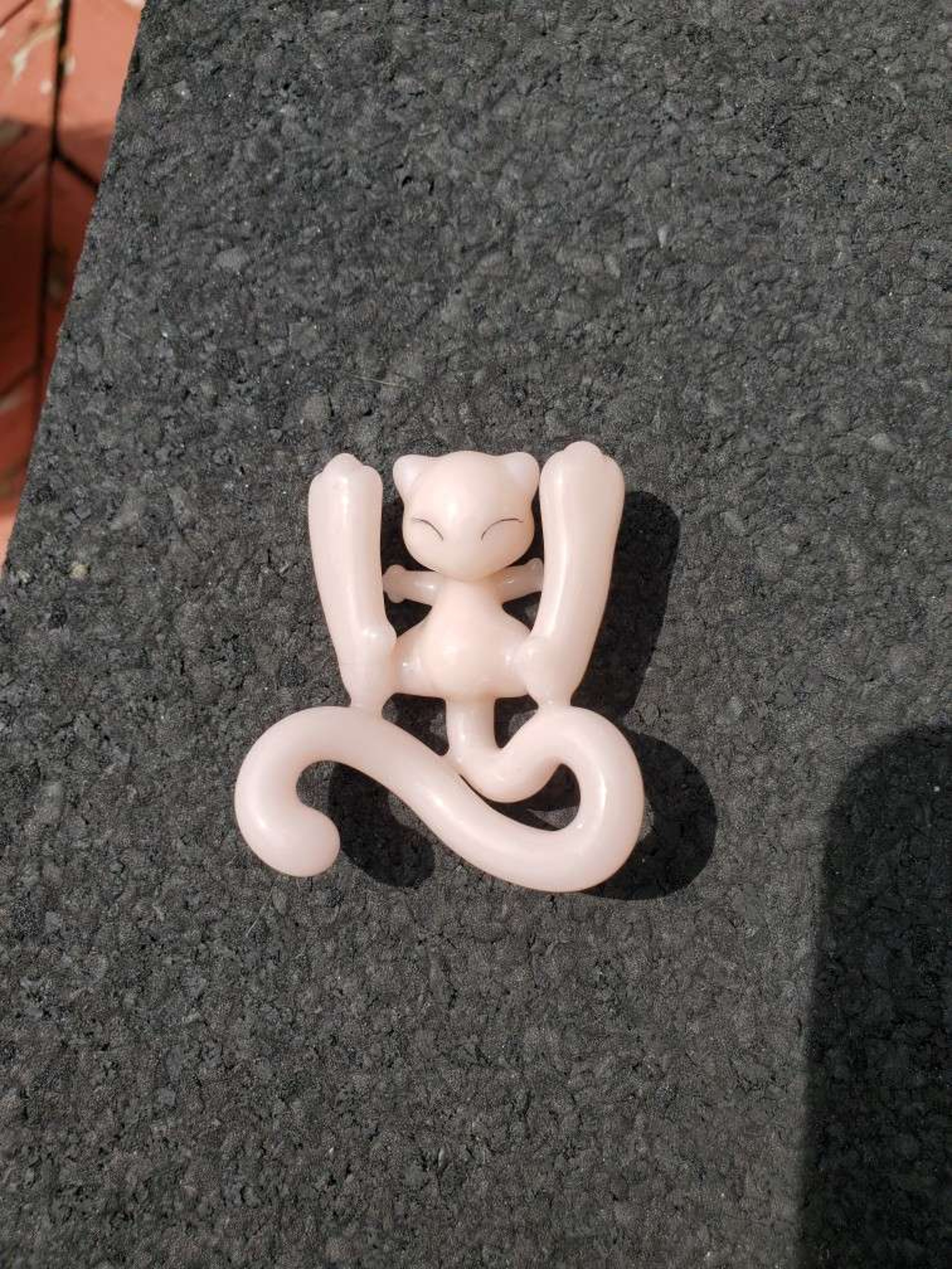Mew pendant image 0