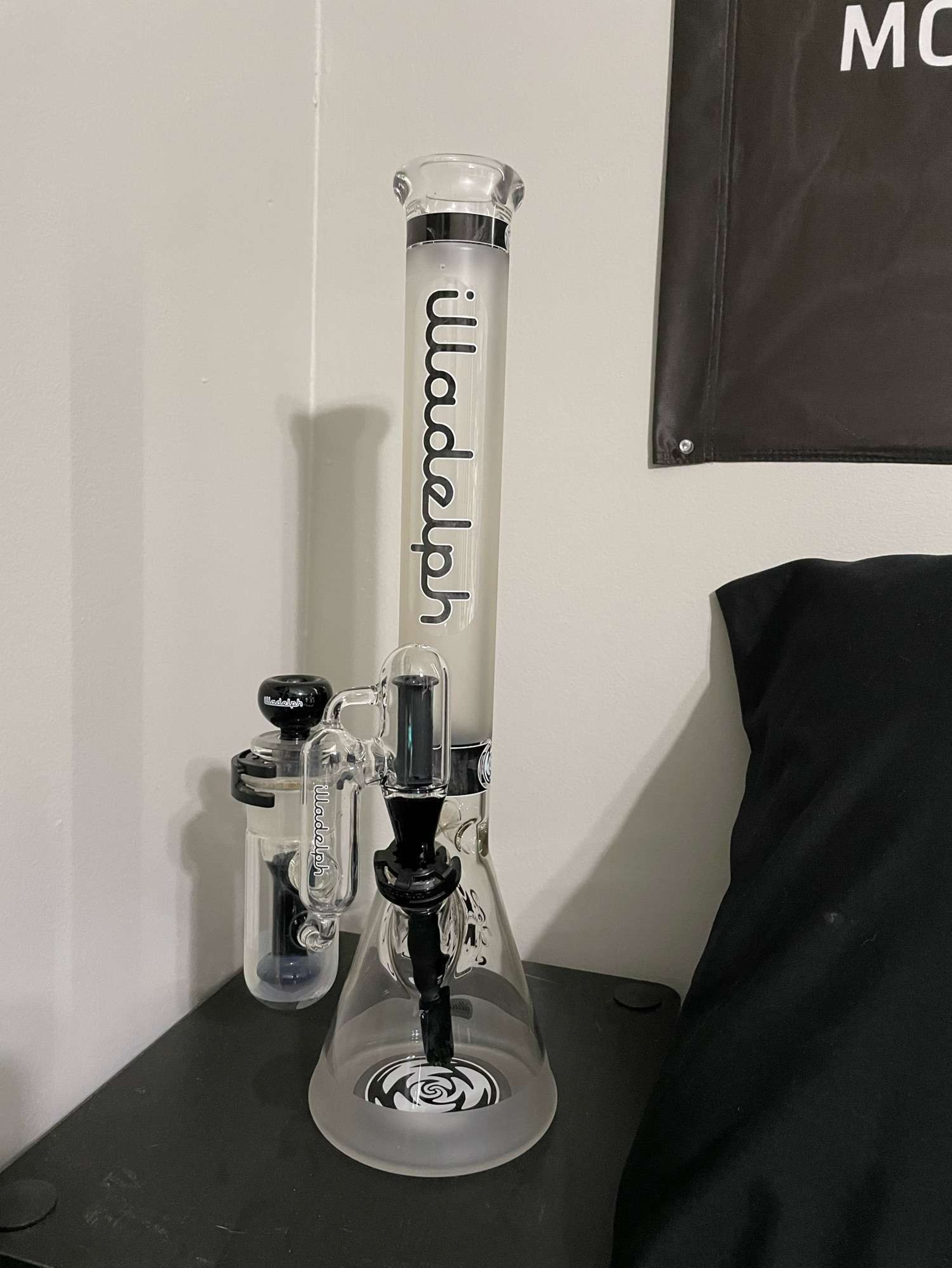 Preview pic of 19” Frosted Illadelph Signature Beaker Set