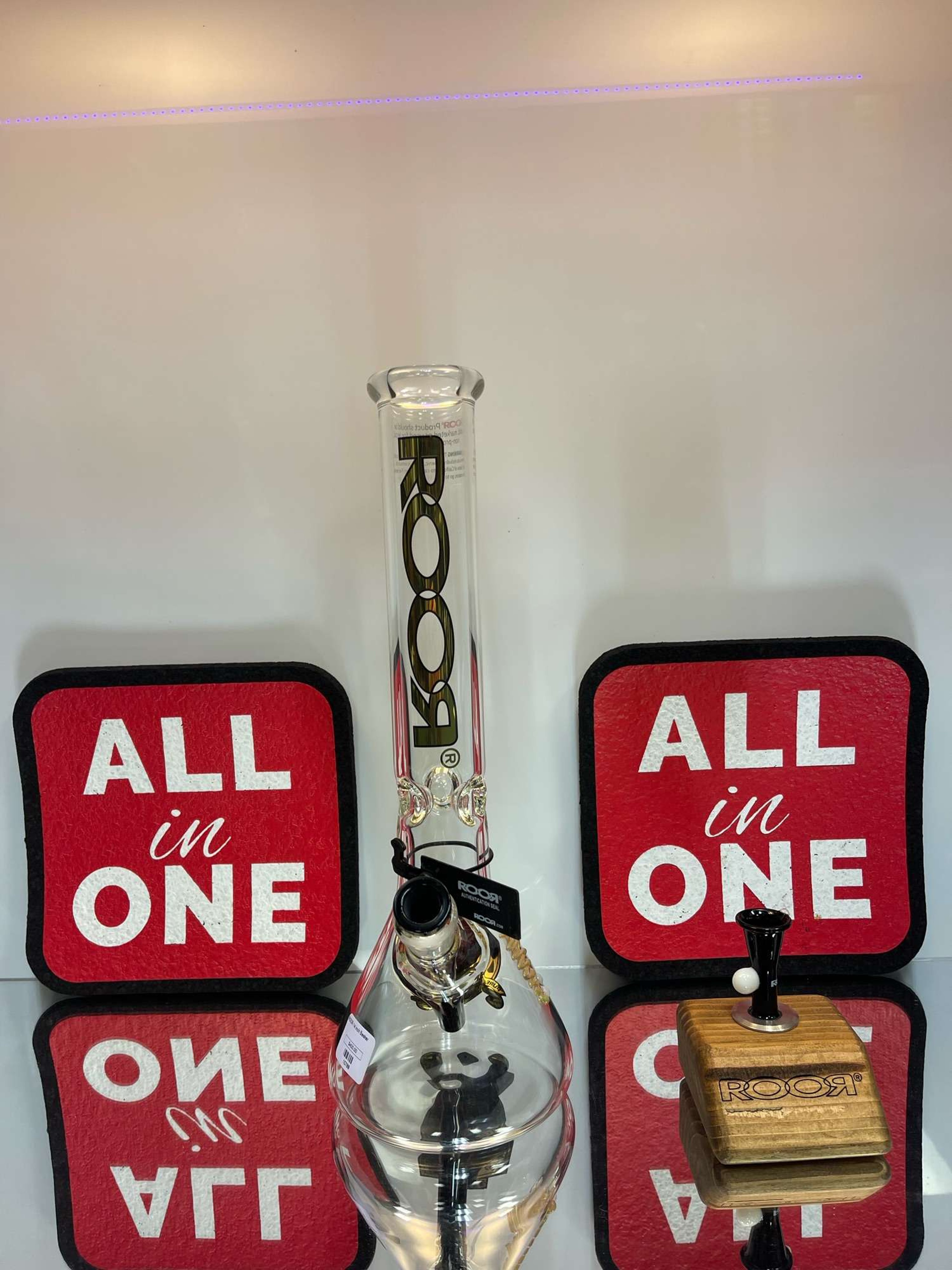 Preview pic of Black and Gold RooR 14 in Beaker