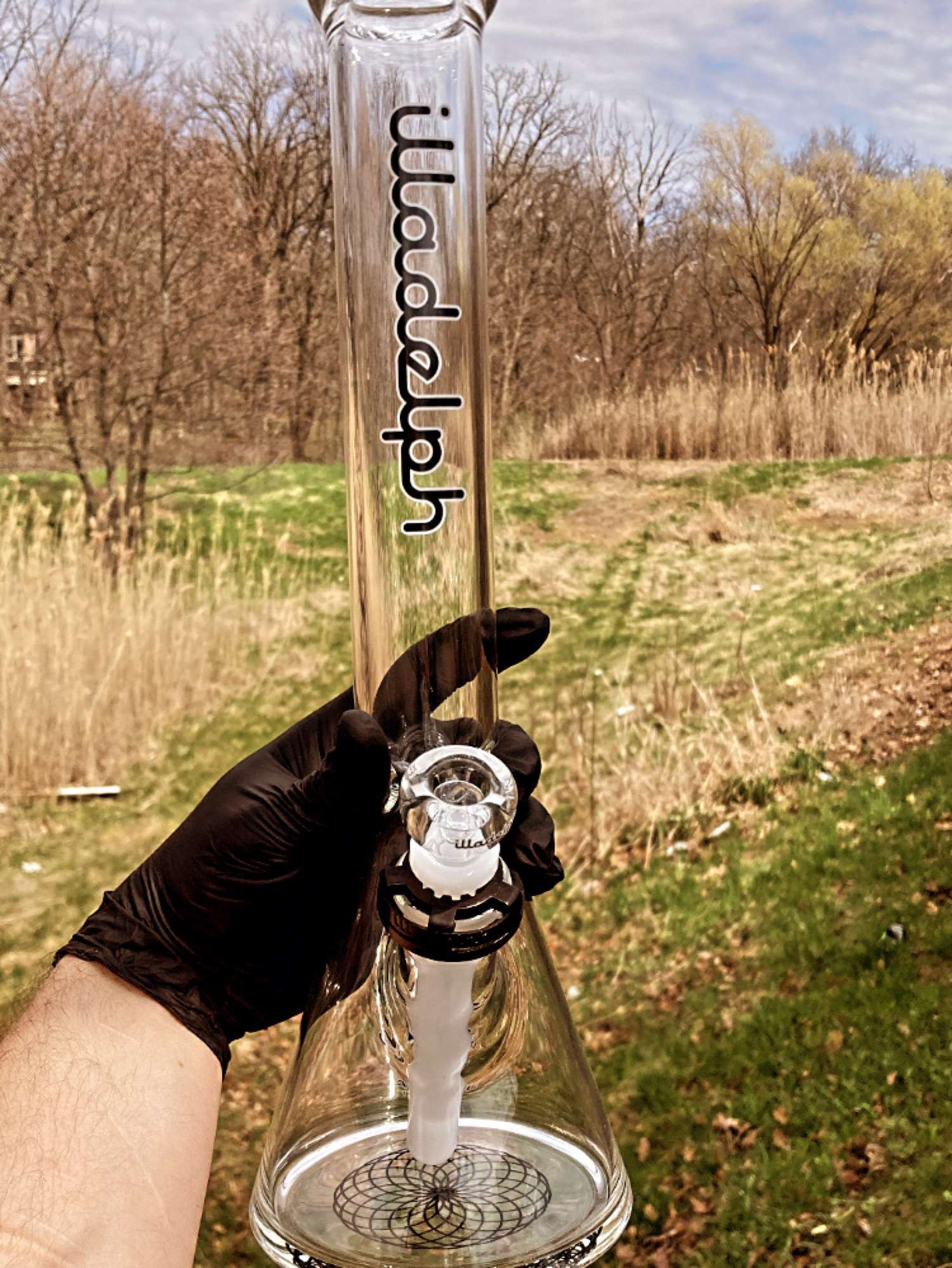 Illadelph medium 16” beaker image 0