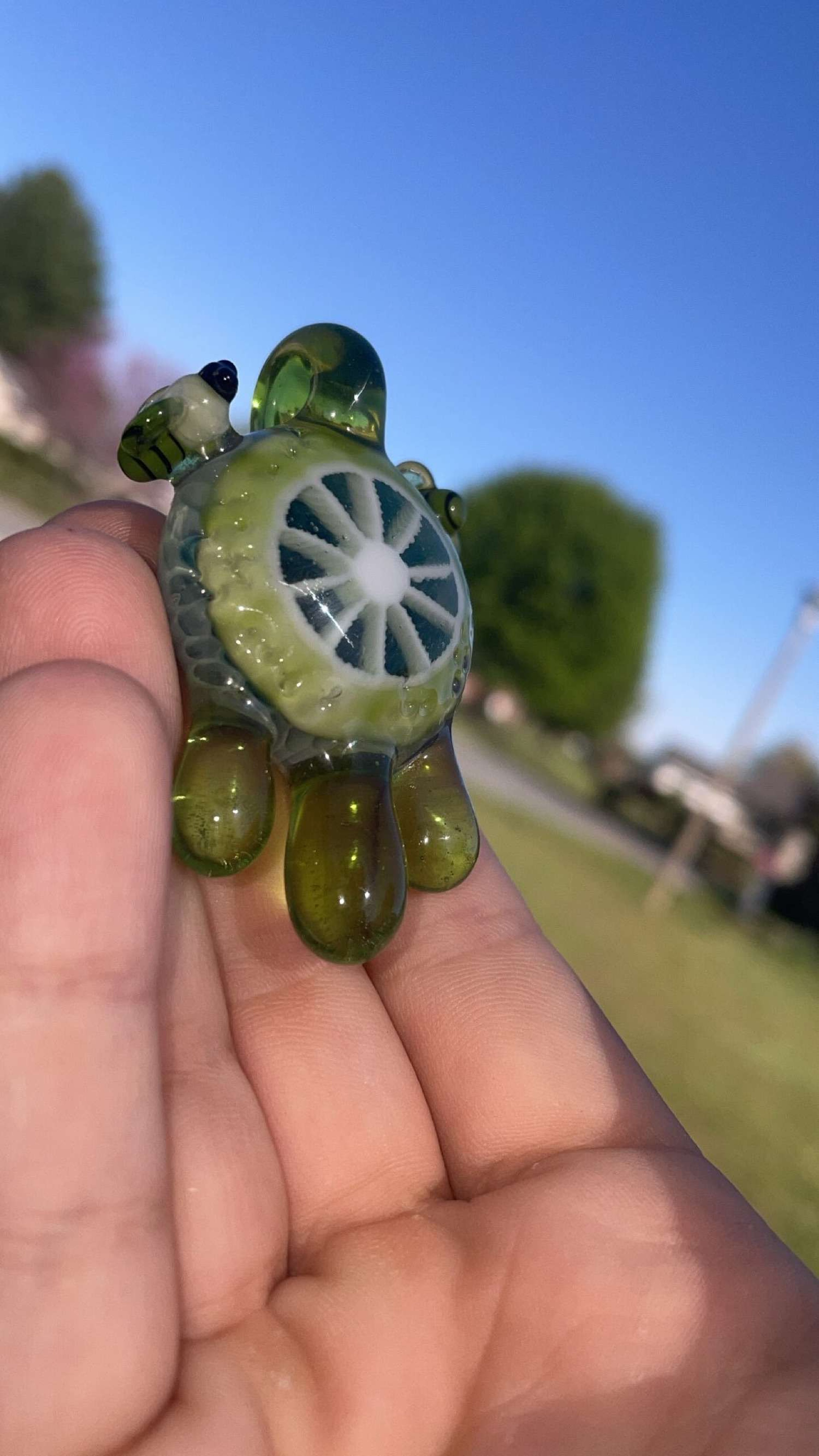 Preview pic of Lyons pendant