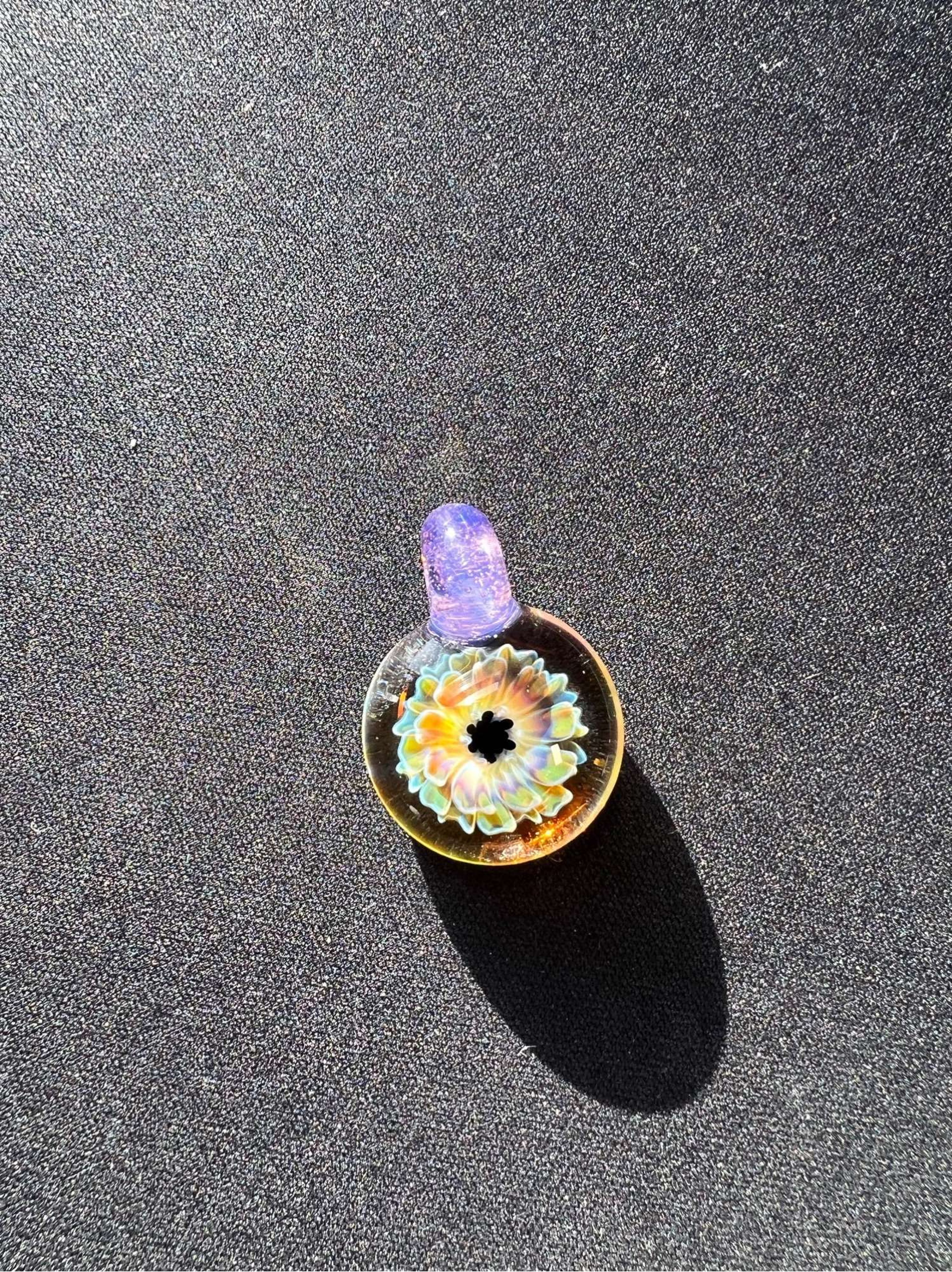 Preview pic of Roe Glass pendant