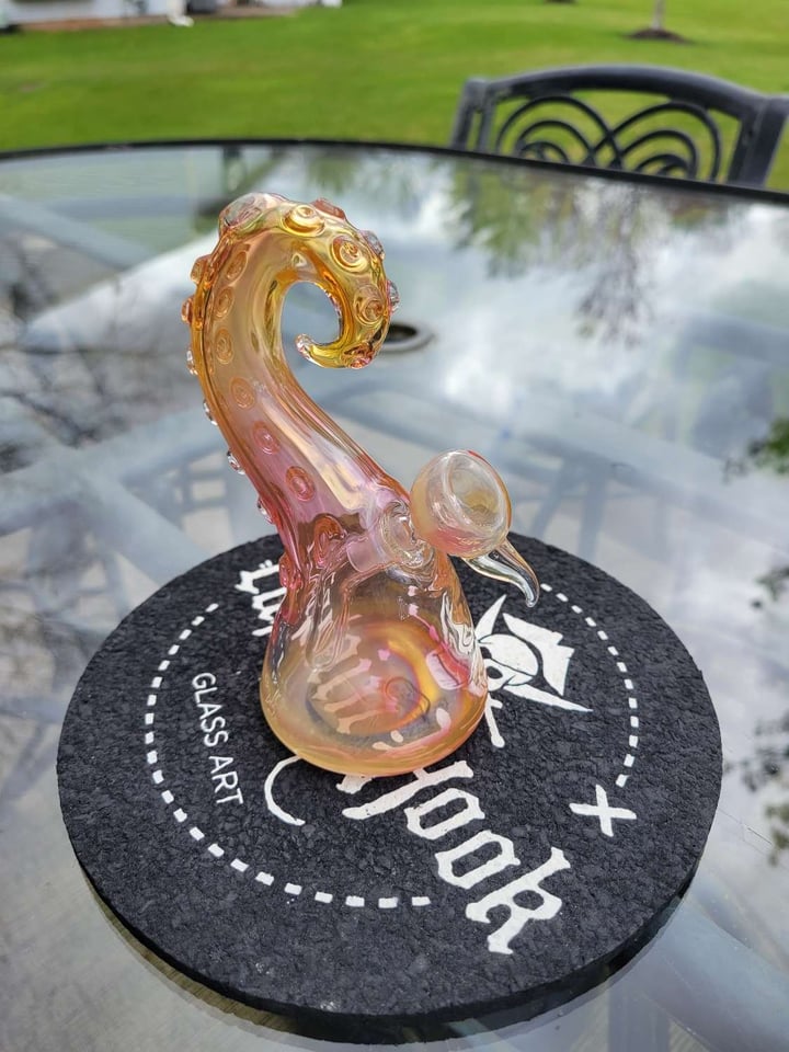 FLASH SALE Wicked glass fumed tentacle traveler Image