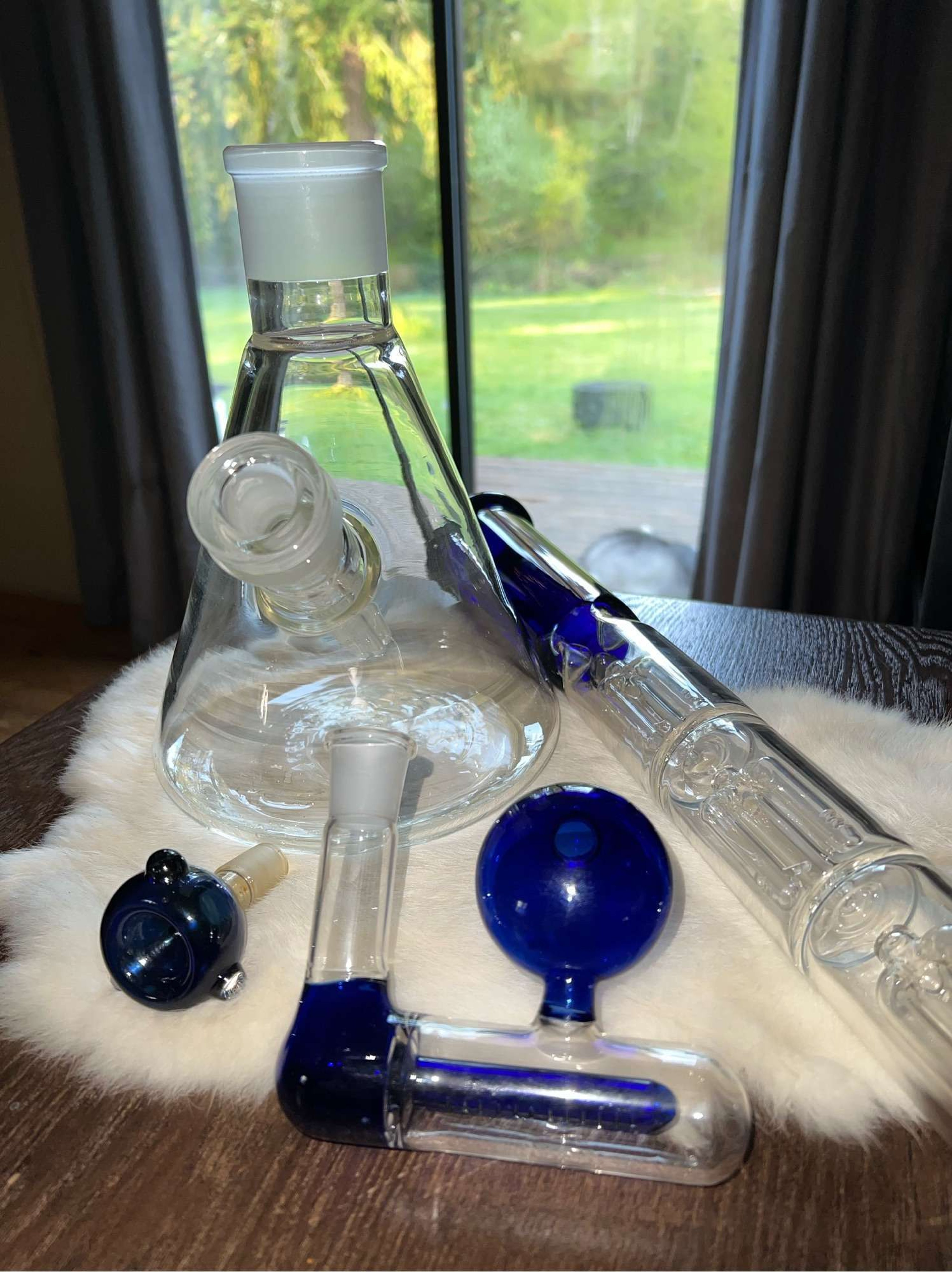 Preview pic of Massive 2+ Foot Tall Take Apart Beaker ( With Ashcatcher and Bowl ) OBO + Trades