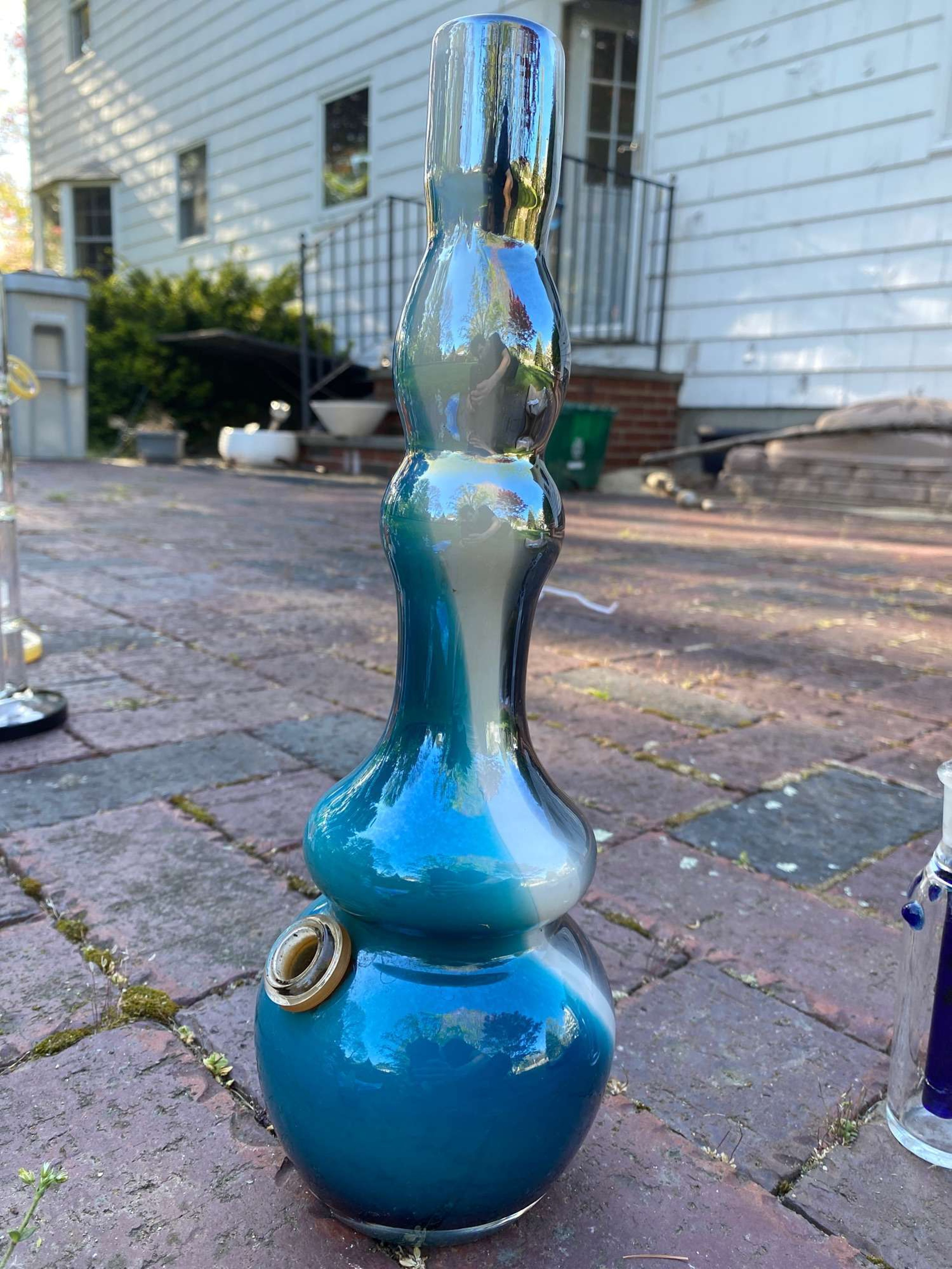 Preview pic of Water Pipe - Bong