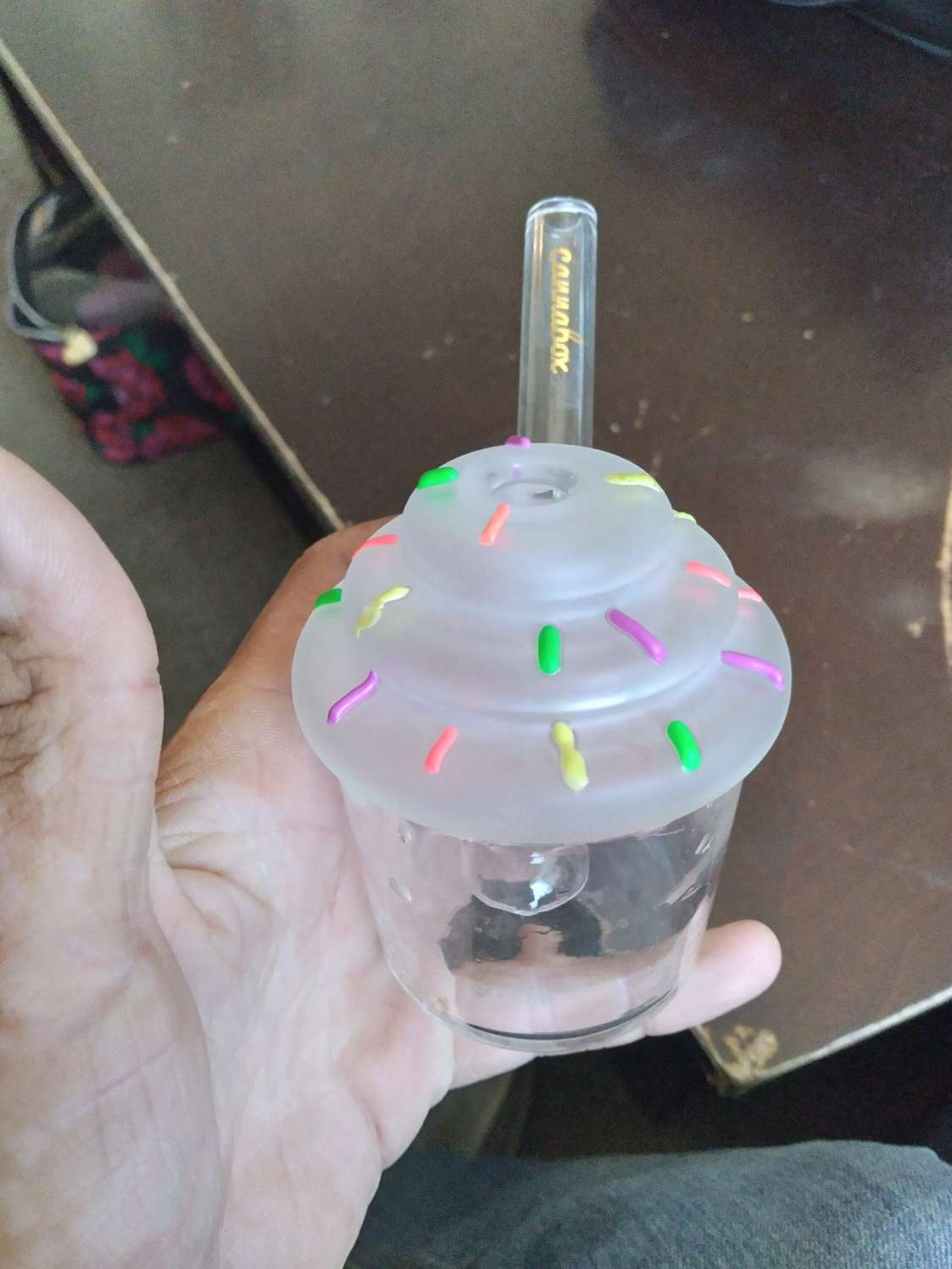 Preview pic of Cannabox cupcake bong 