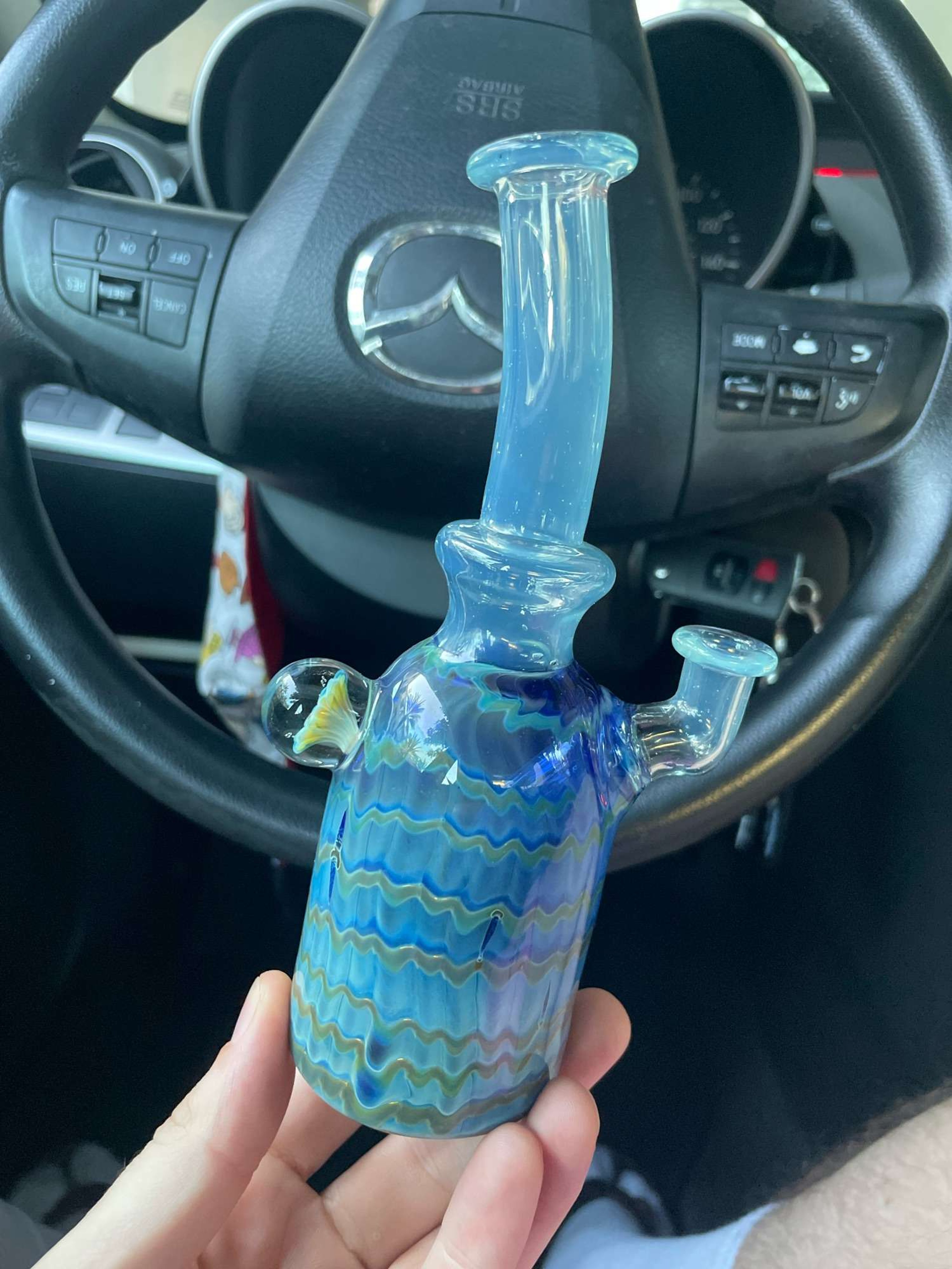 Preview pic of glassfoyohash banger hanger in Zen