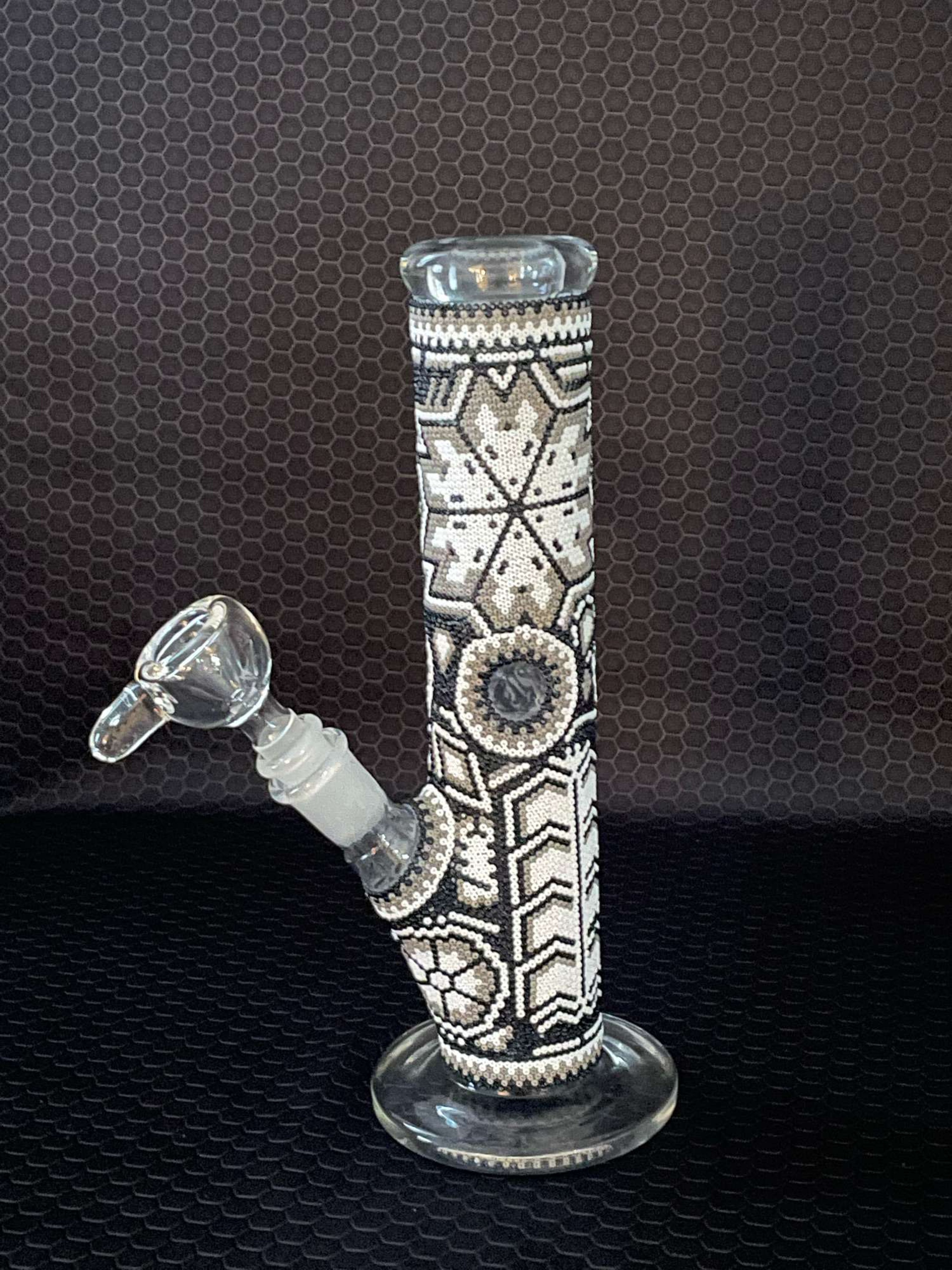 Preview pic of Block and white Huichol piece 