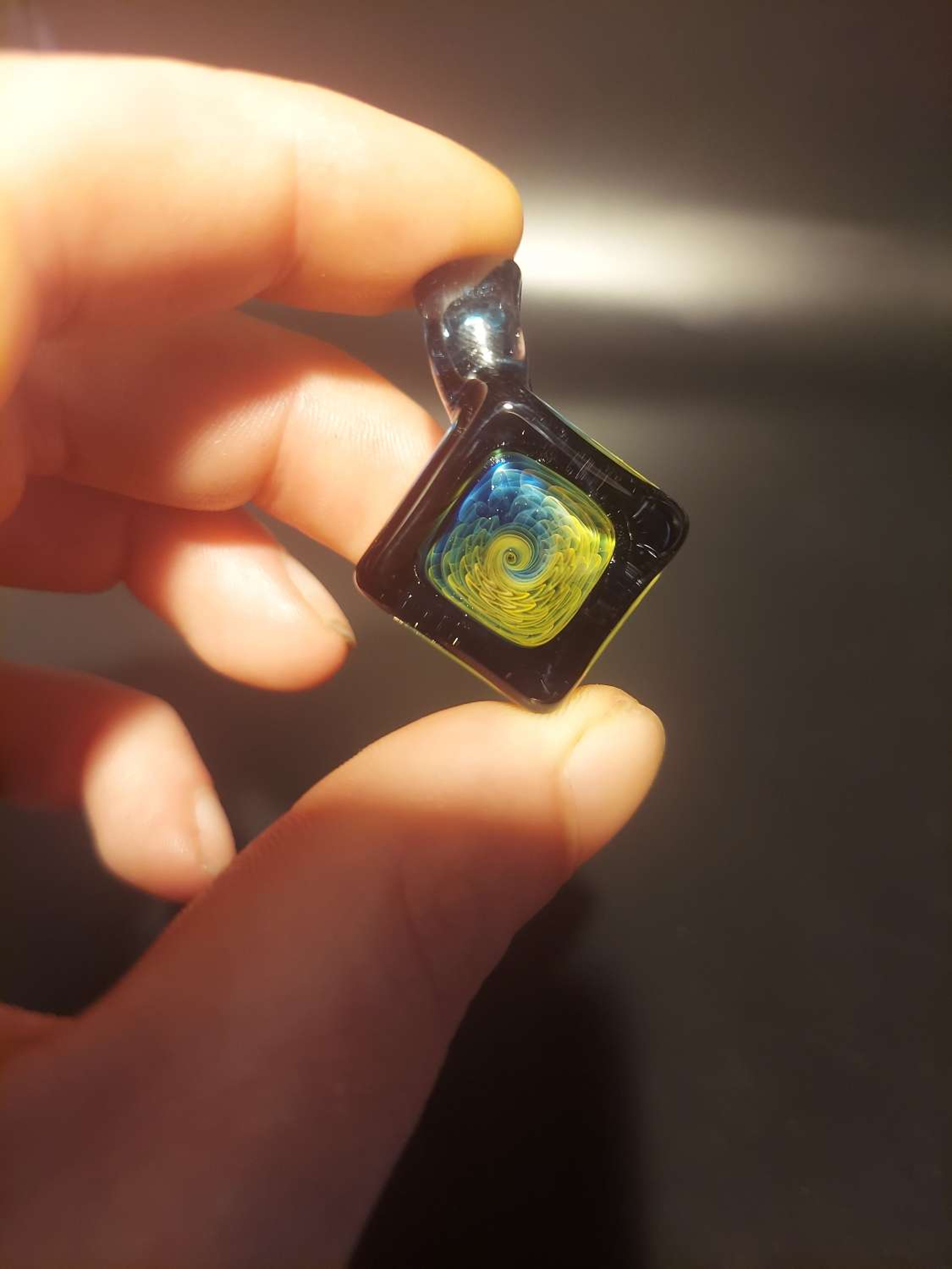 Preview pic of Fume cube pendant 