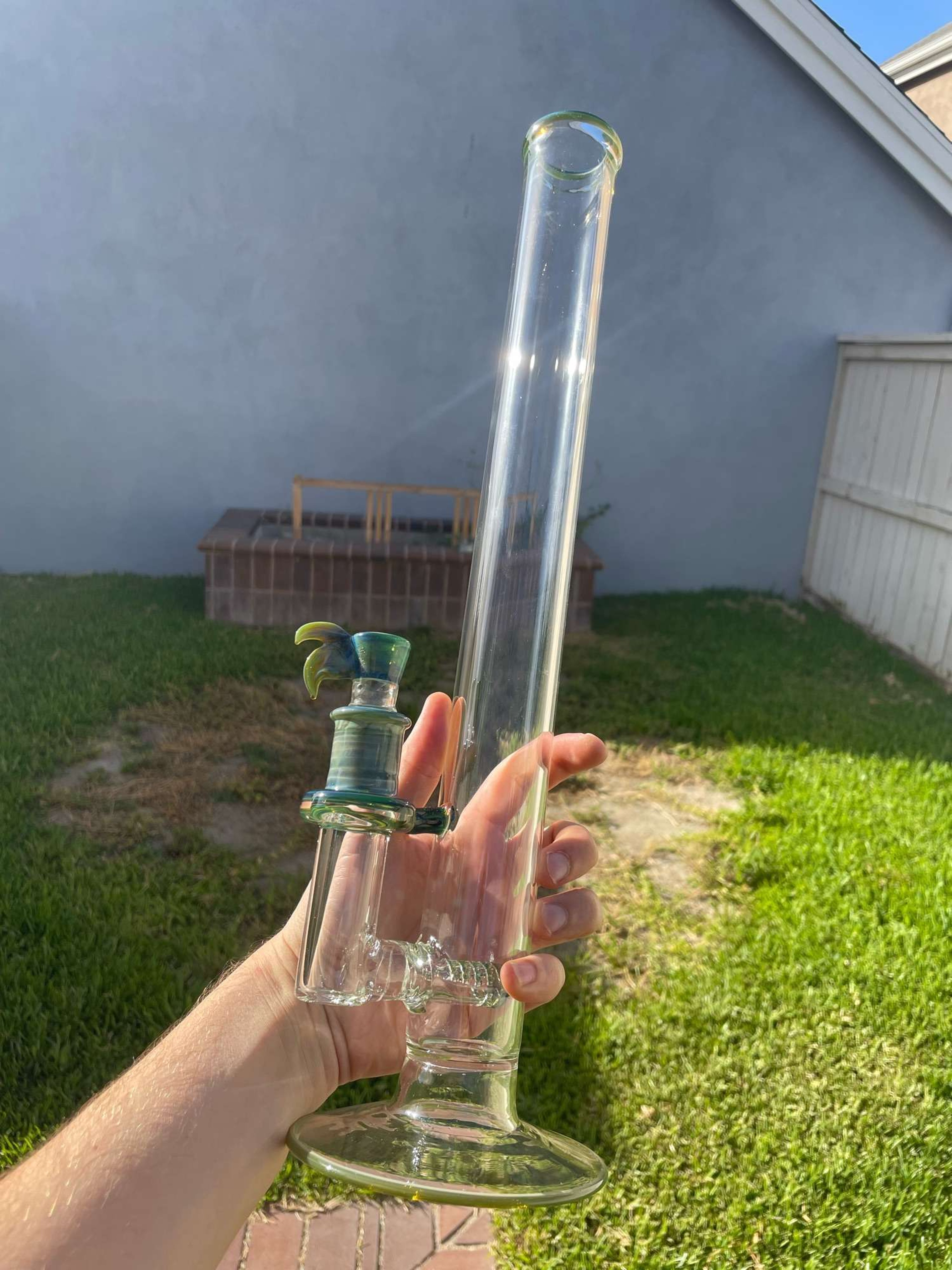 Preview pic of kb toiz stemline bong