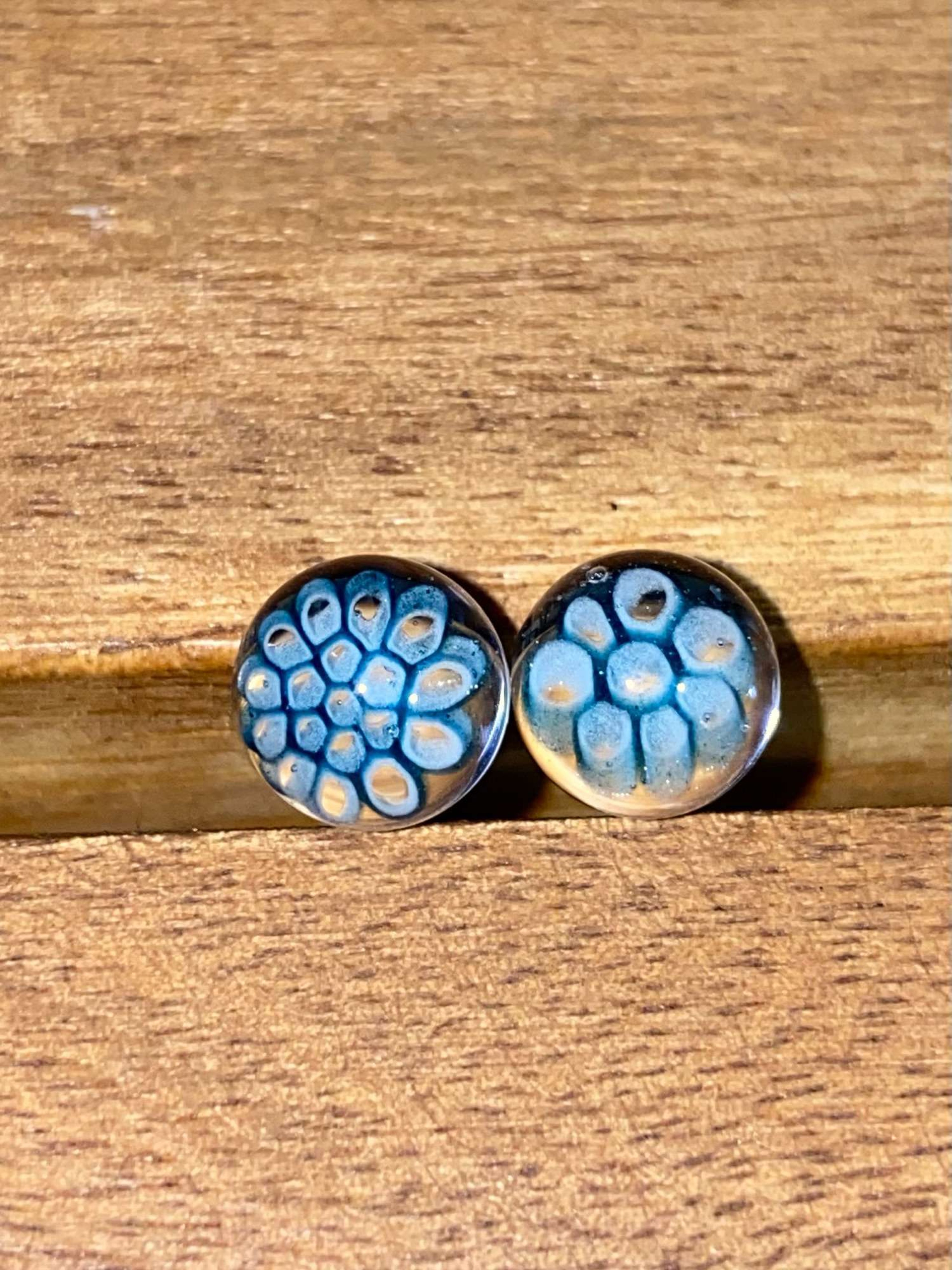 Selkoglass Unobtanium Cluster Pearl Pair 7mm image 0