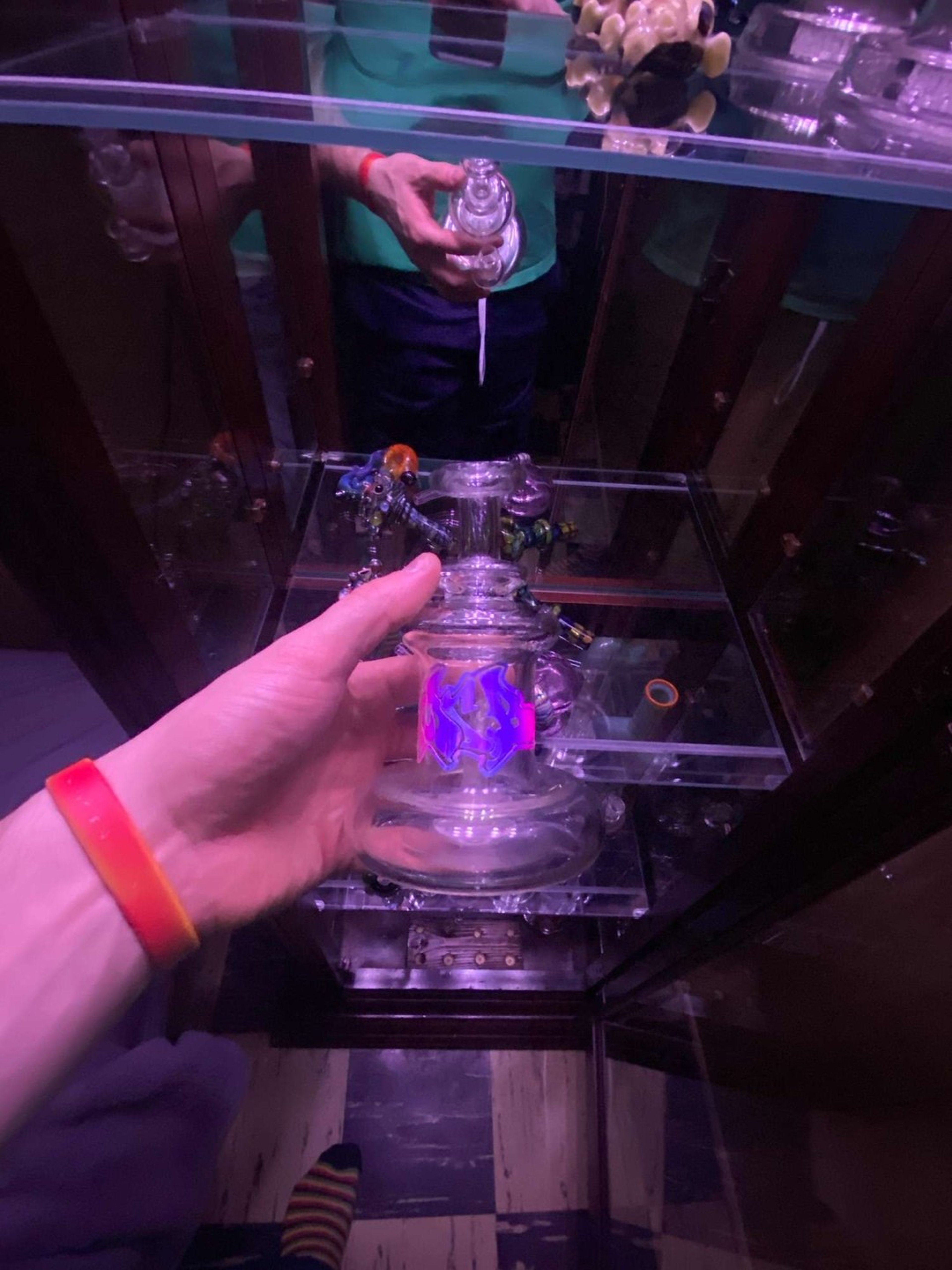 Preview pic of MR.B Glass Baked on Logo Shredder Dab Rig 