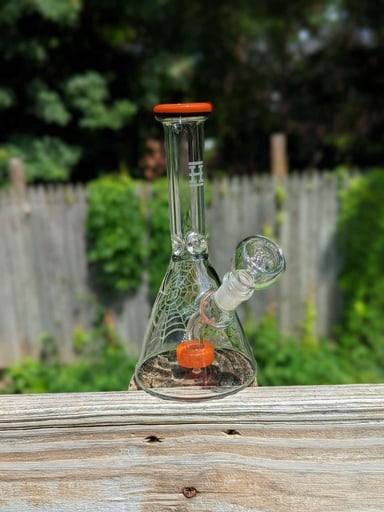 Preview pic of Hemper Dabbing Granny Halloween micro