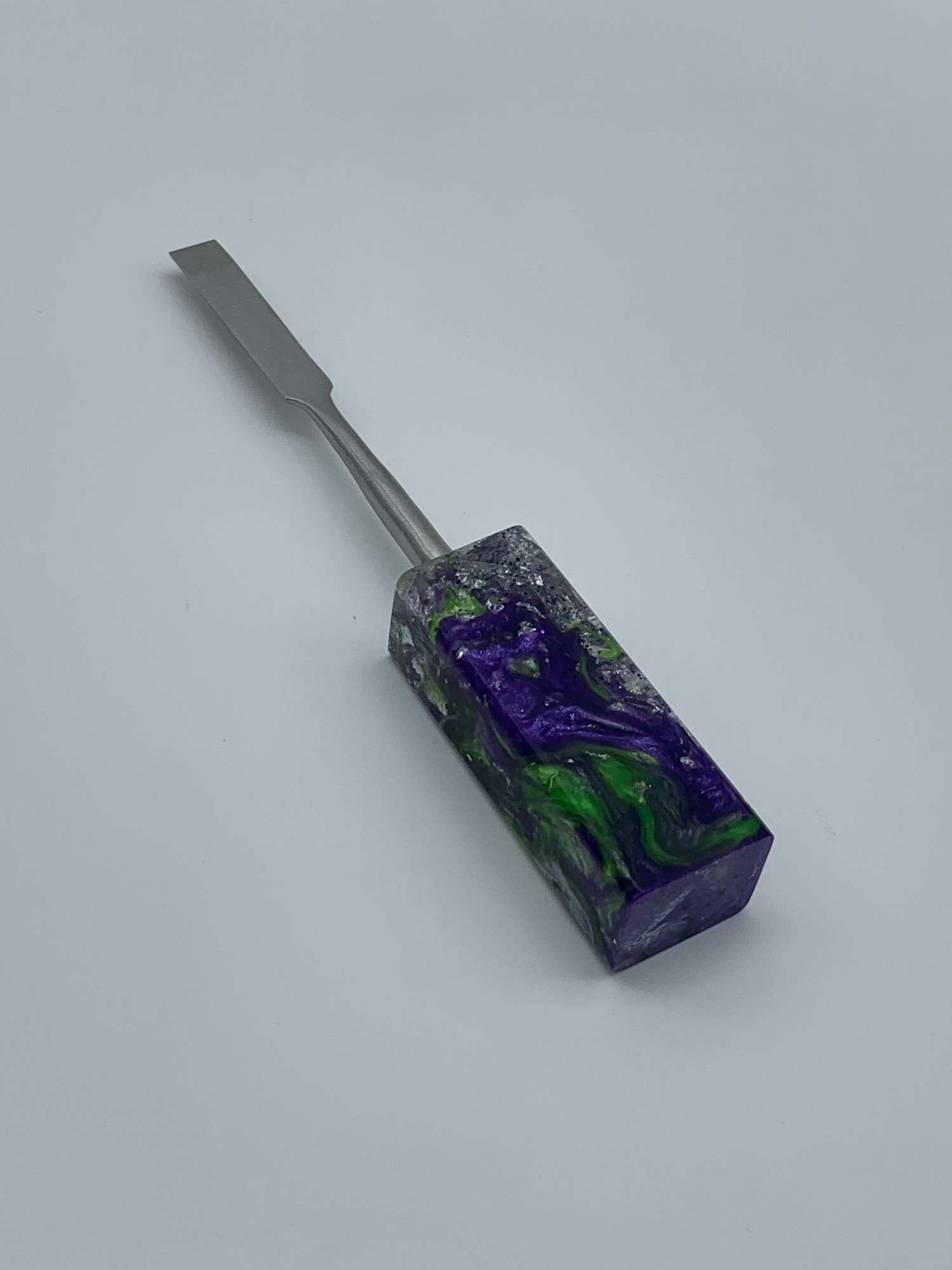 Purple and green resin pour dab tool image 0