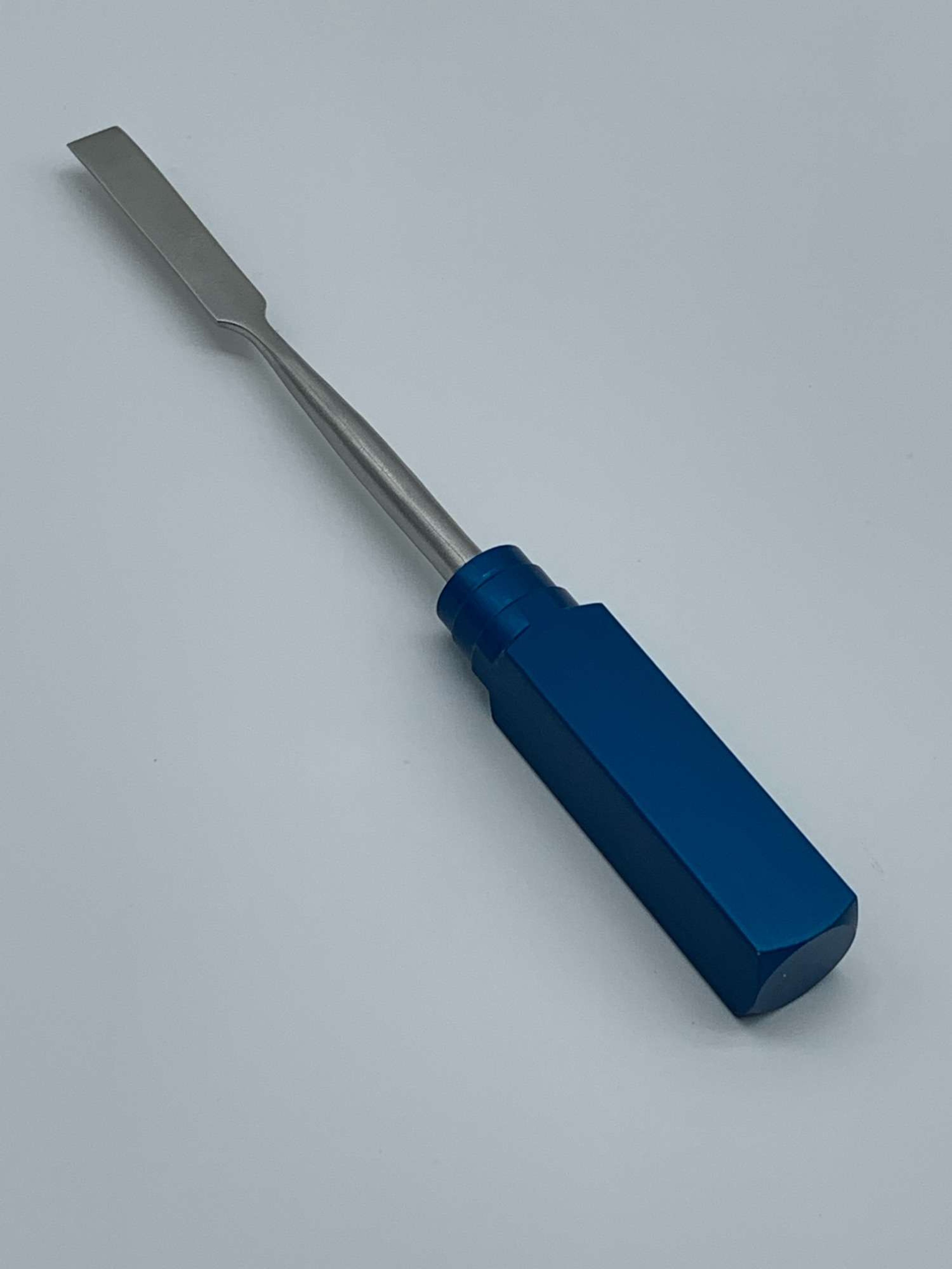 Preview pic of Blue metal dab tool