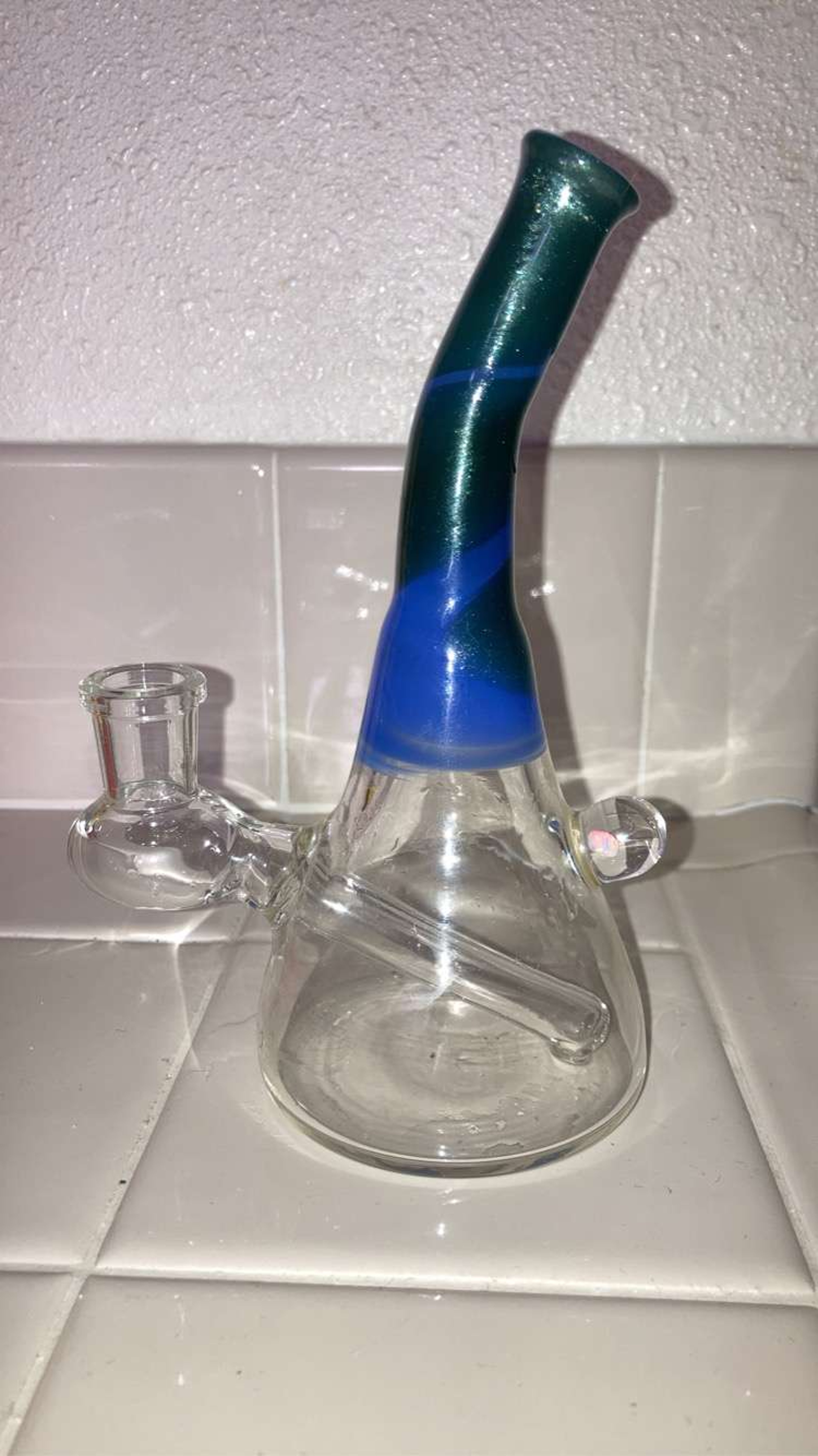 Preview pic of One hole beaker bong