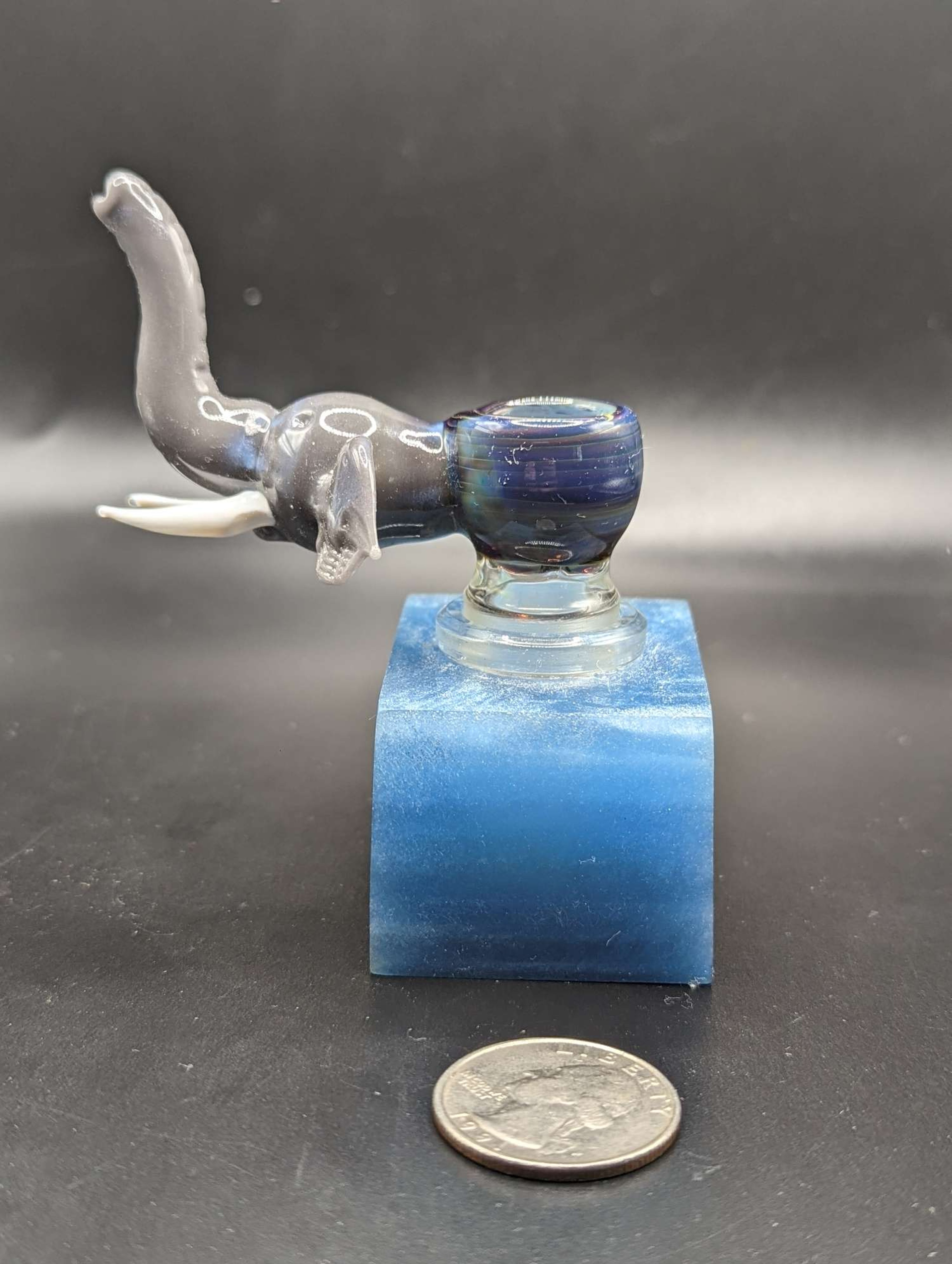 Sculpted Elephant multi-hole 18mm @incendiumglass image 0