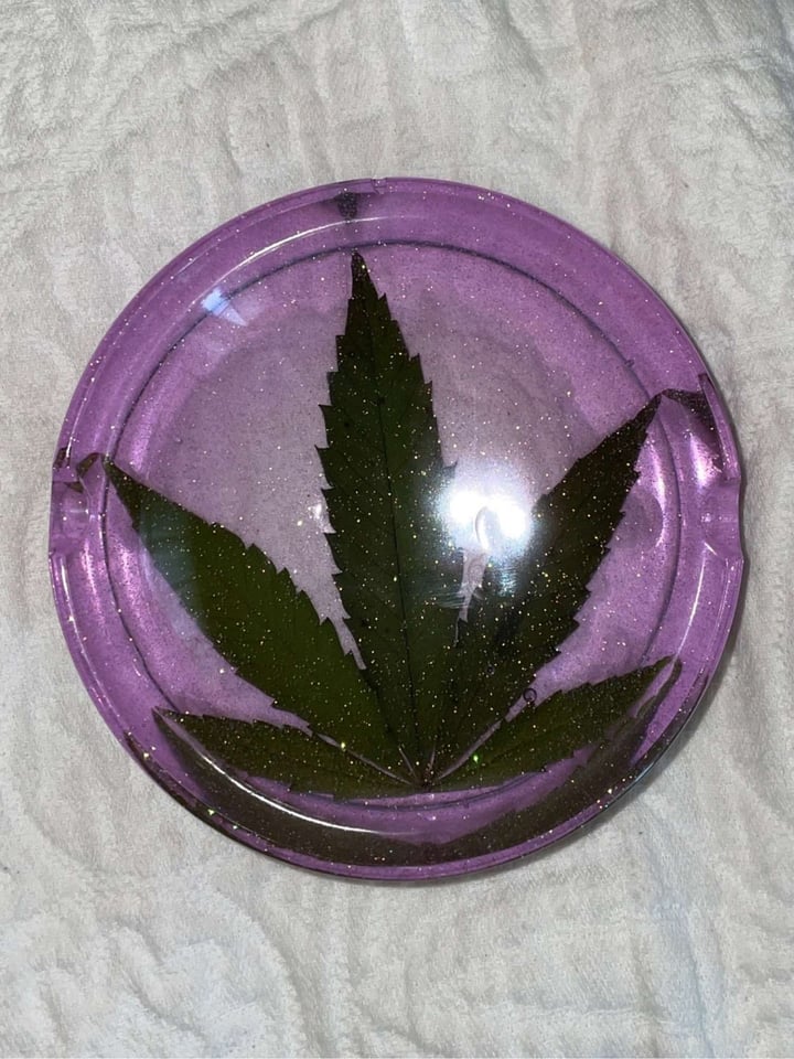 circular resin ashtray in grape Image 1