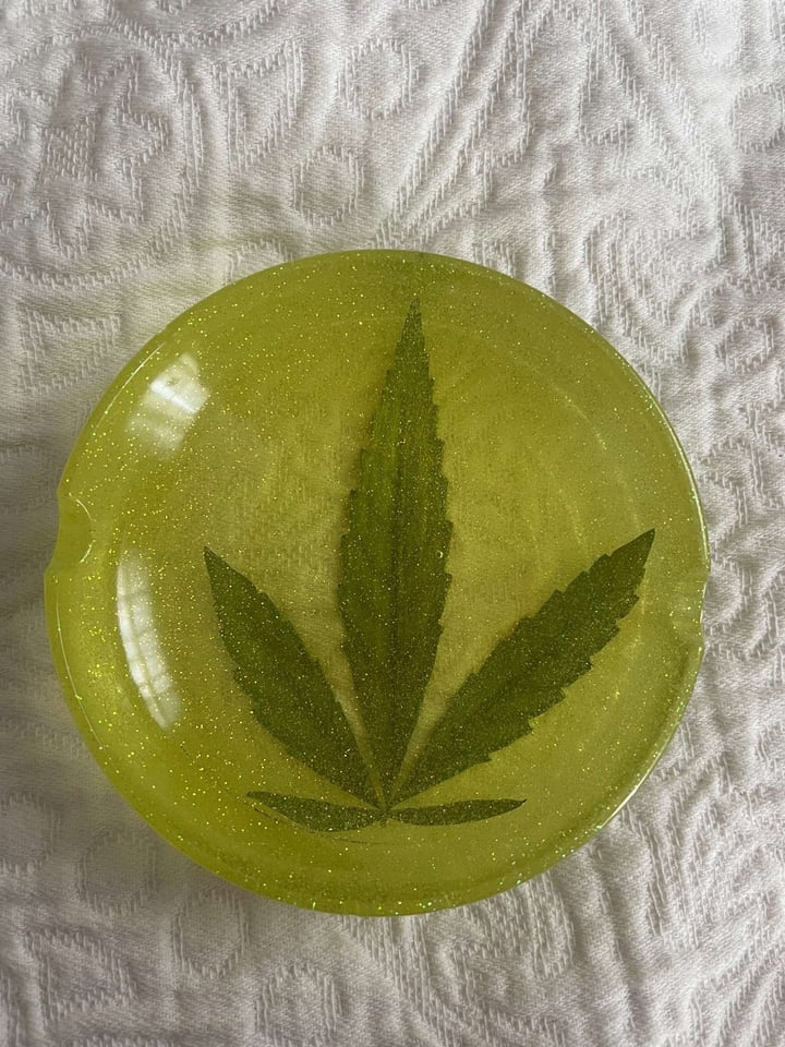 circular resin ashtray in lime Image 3