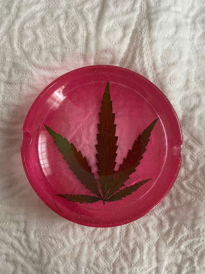 circular resin ashtray in strawberry Image 4
