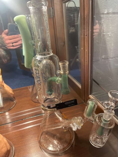 Preview pic of Roor x eleven30 rig inside a bong