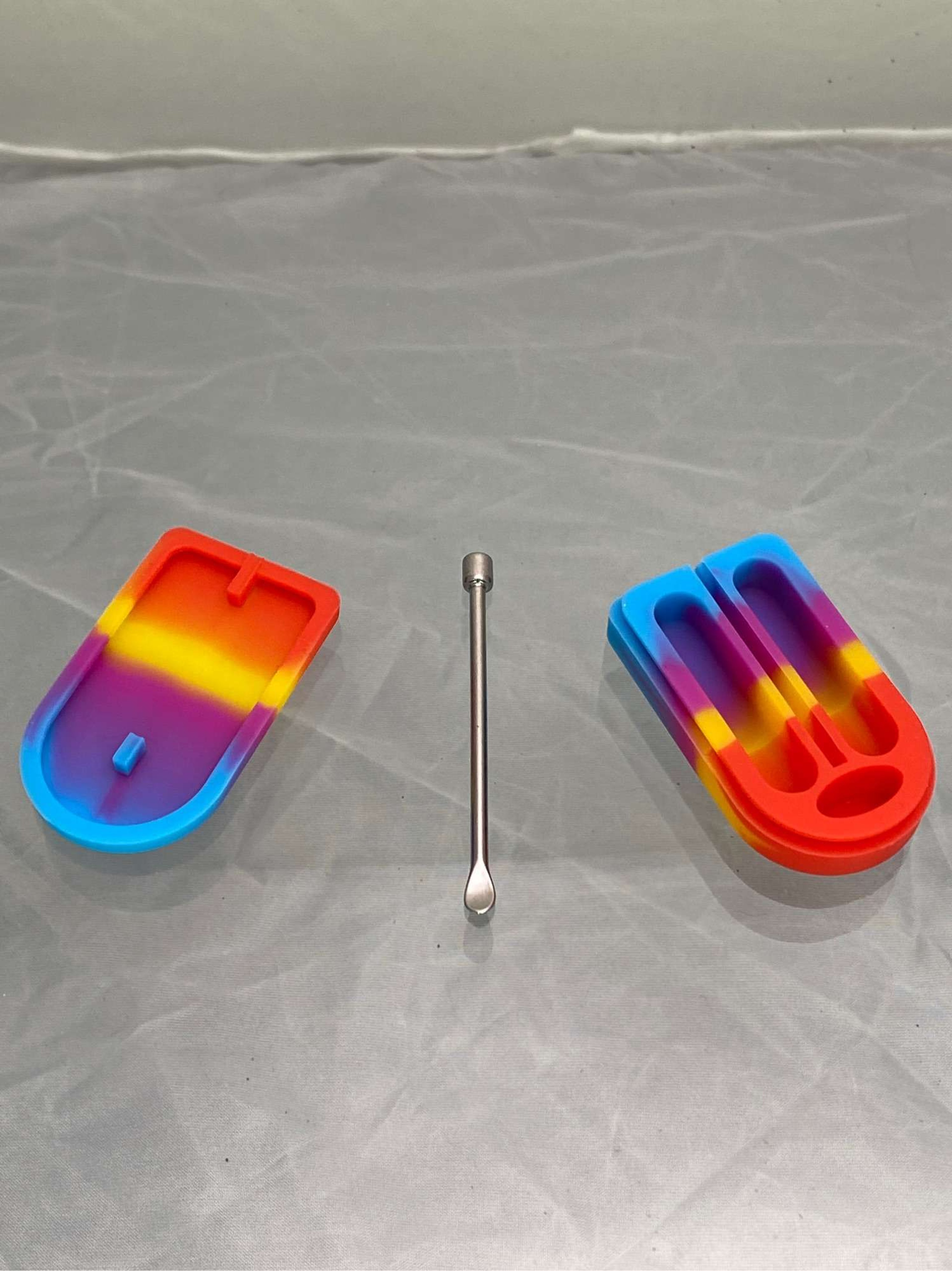 Preview pic of Rainbow silicone concentrate container with Dabber 