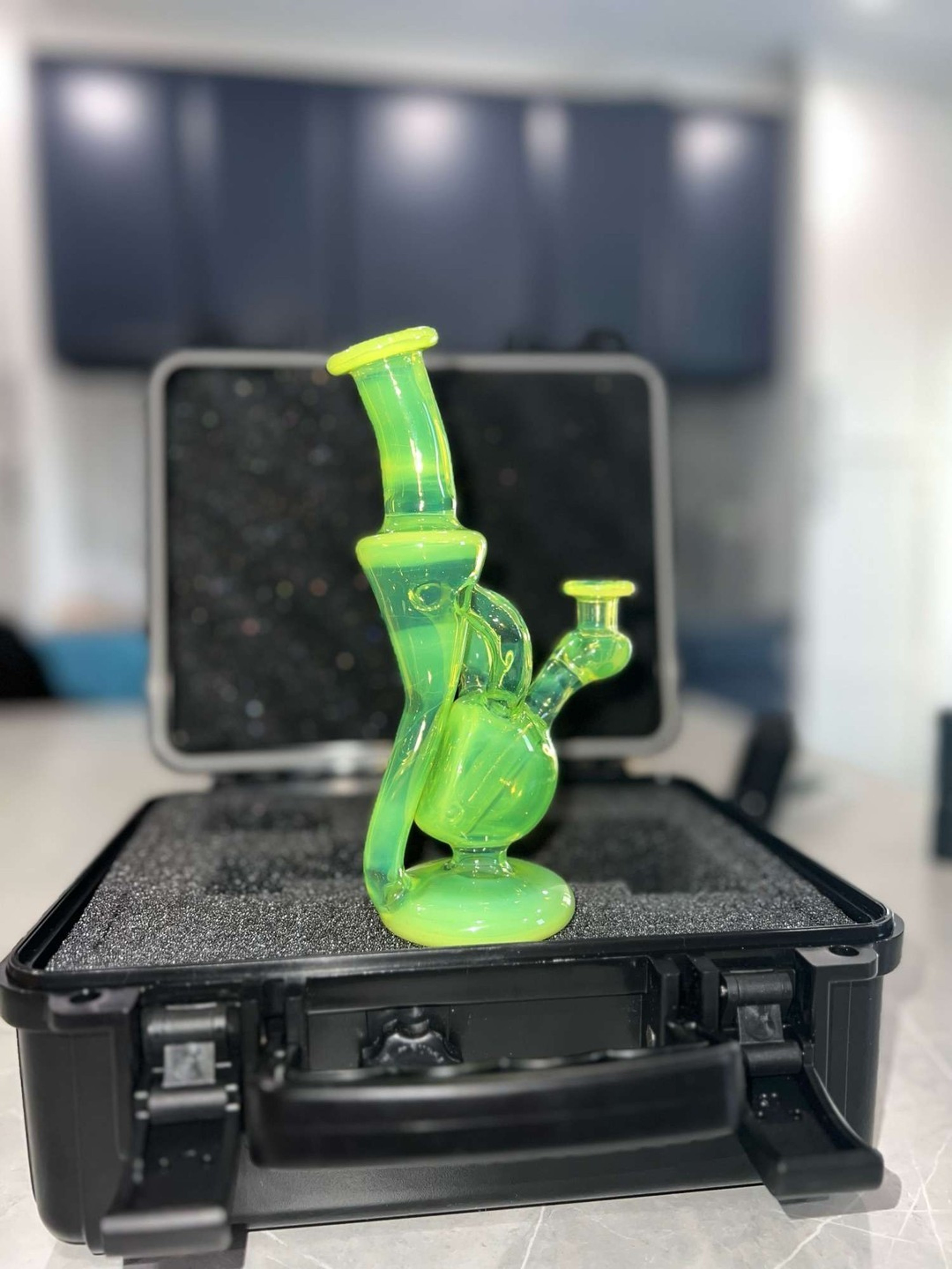 Mhenny Beveled CFL Recycler image 0