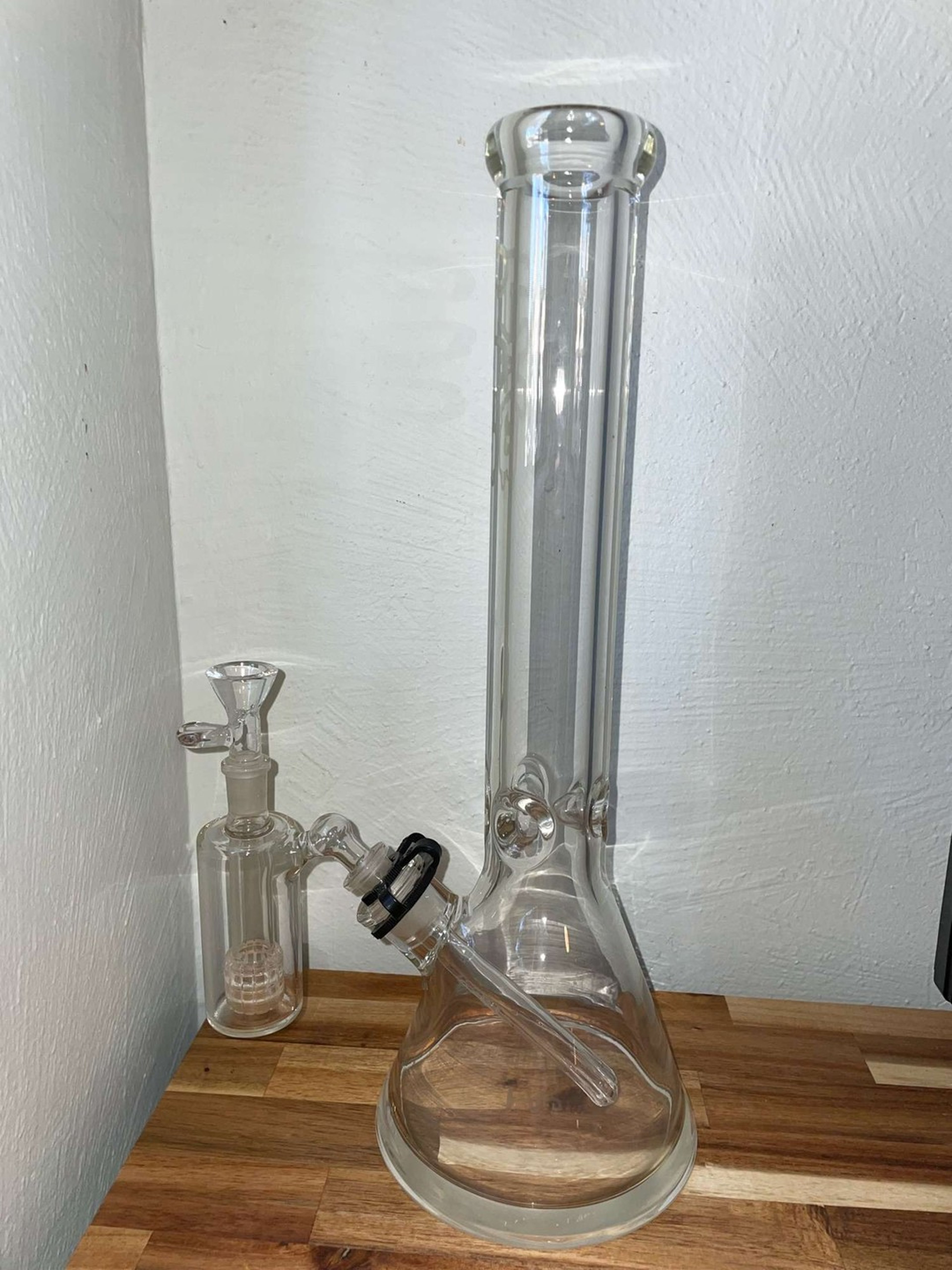 Preview pic of TAG Unbreakable 9mm 16” Beaker w/ ash catcher
