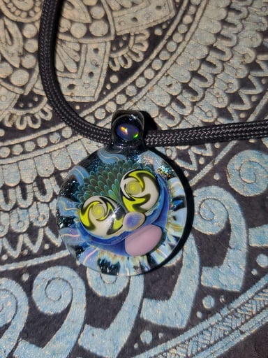 Preview pic of Roe Glass pendy open minder 