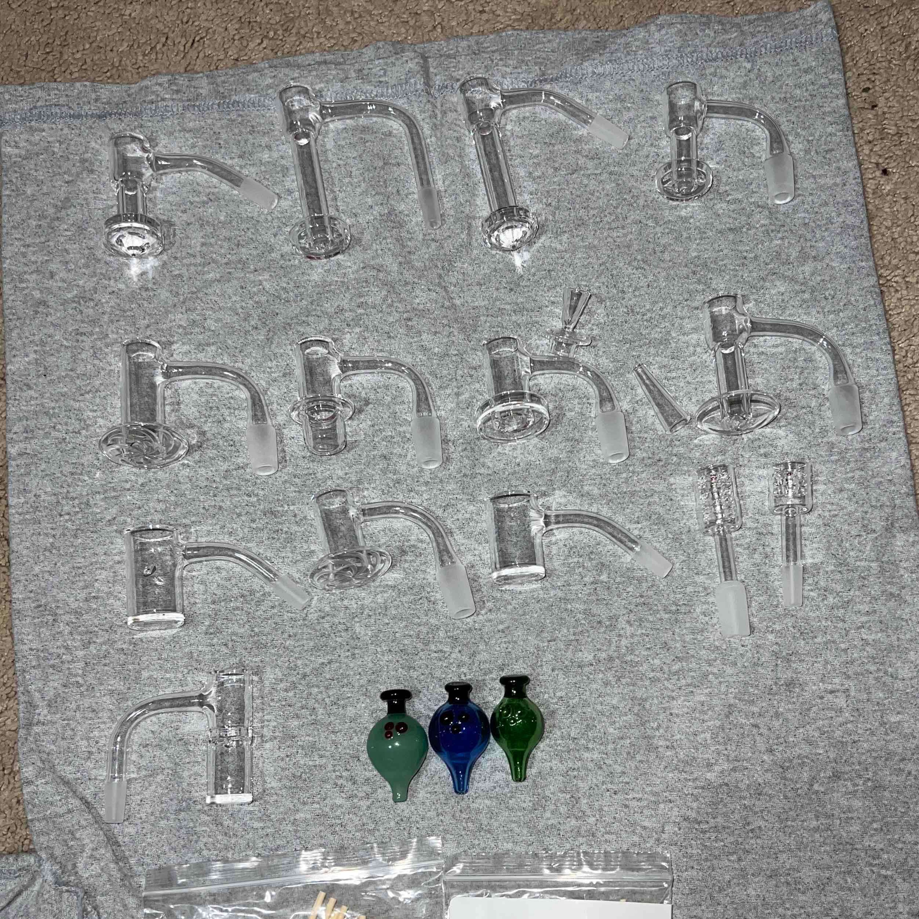 quartz and caps!!!  image 0