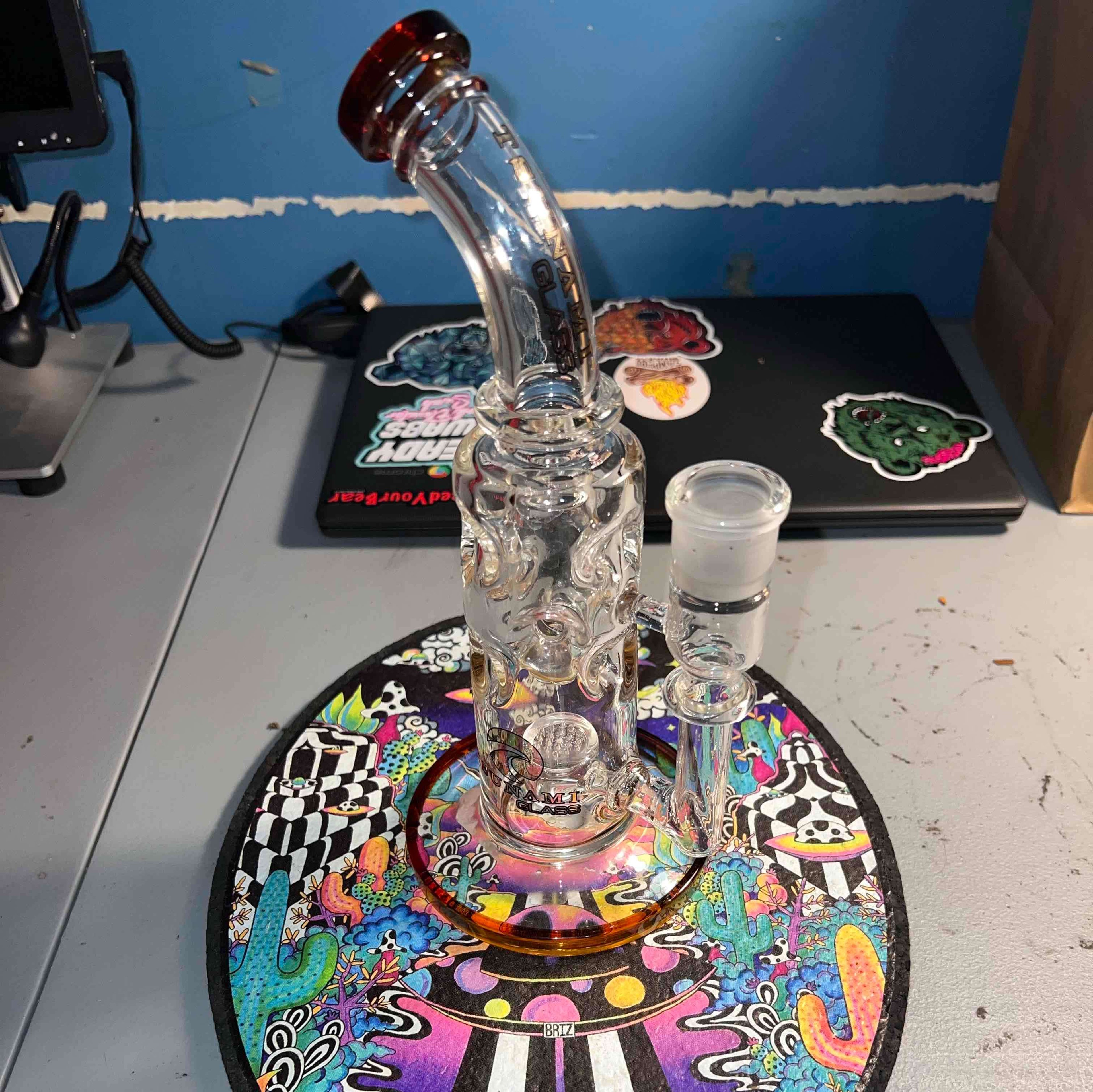Preview pic of Tsunami Glass Bong