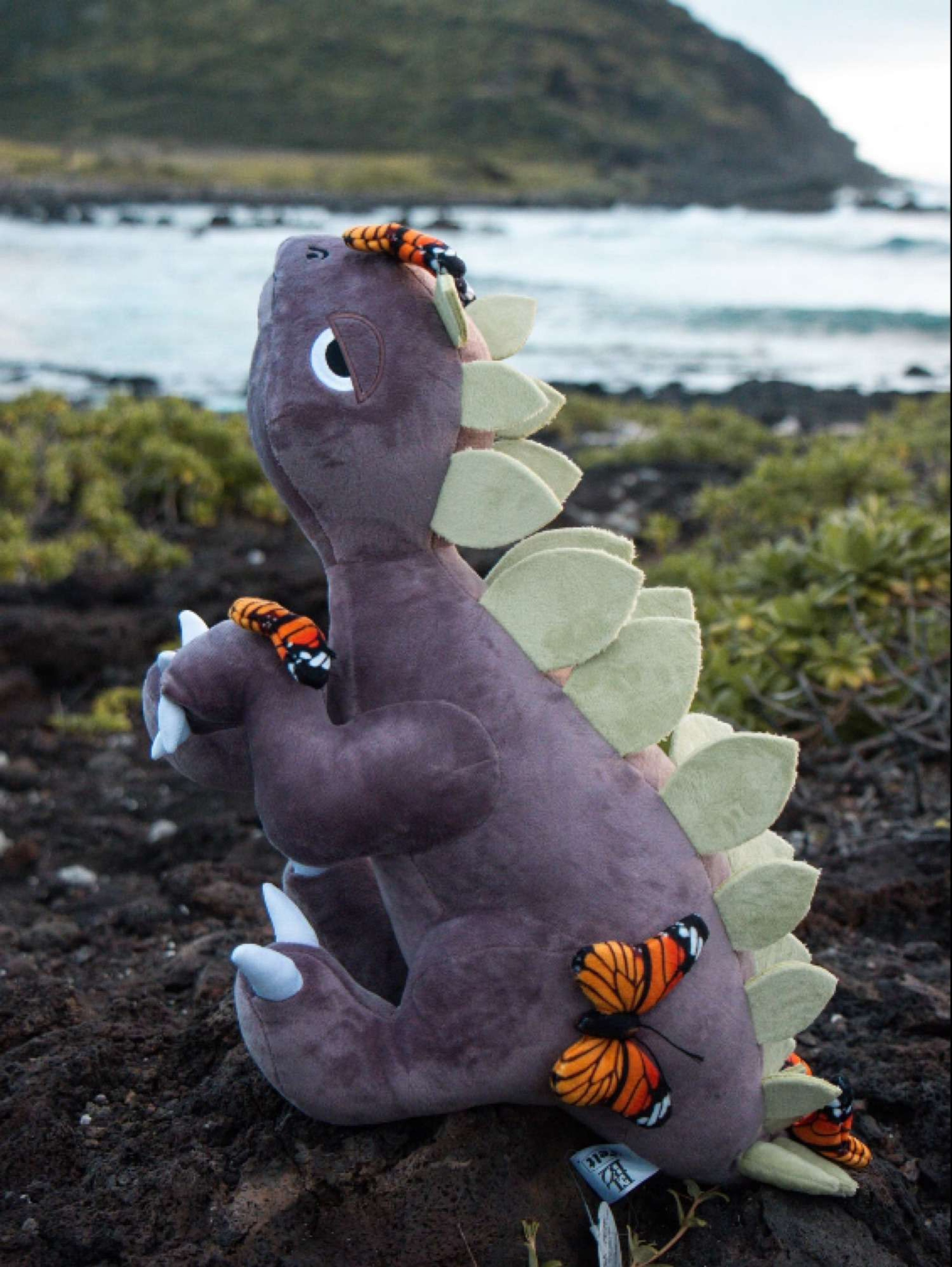 Preview pic of Elbo X Felt Gray/Pink Plushie