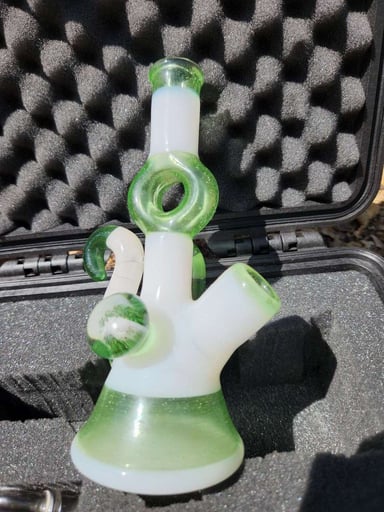 Preview pic of Augy beaker to donut