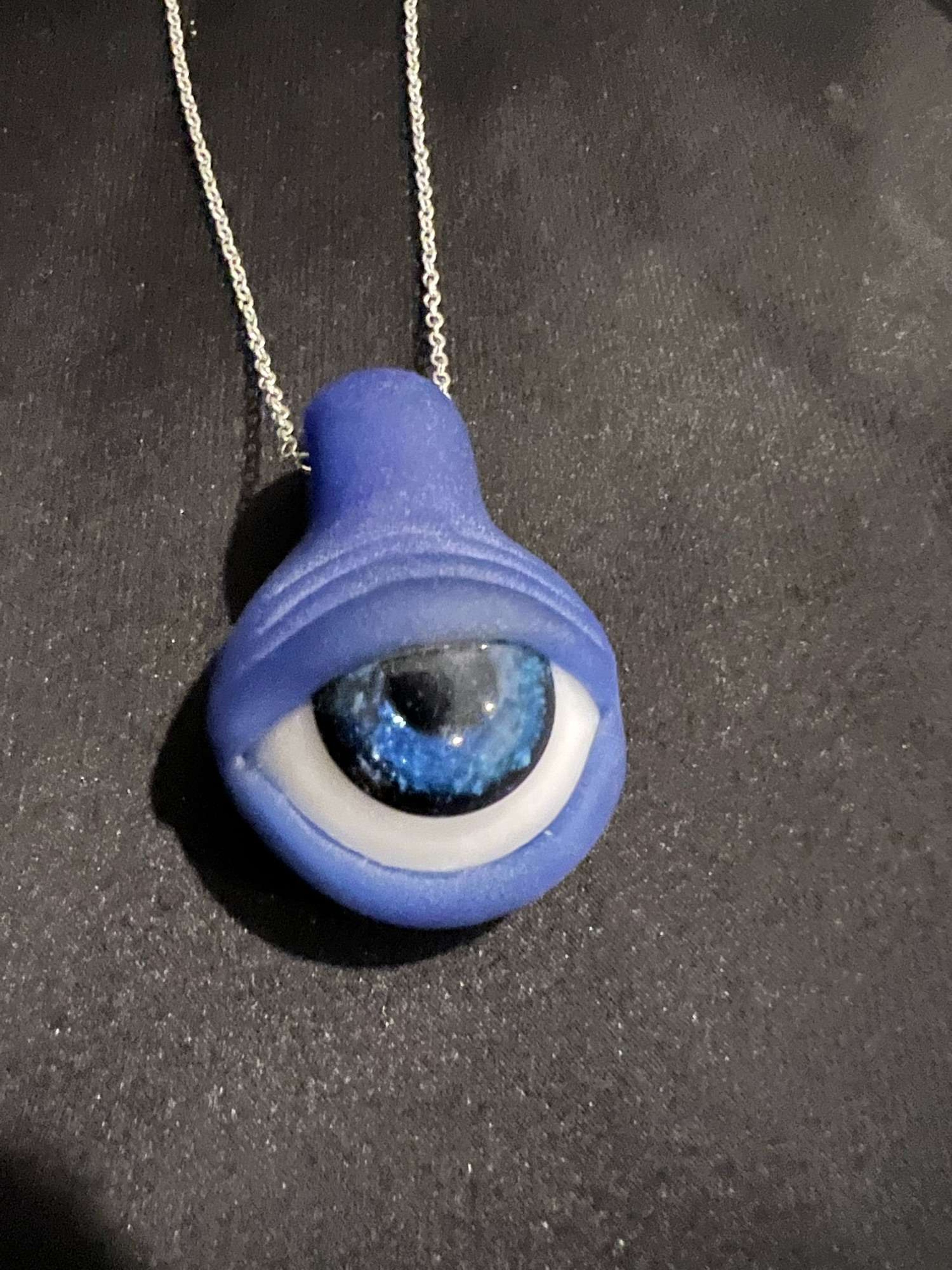 👁️ pendant image 0