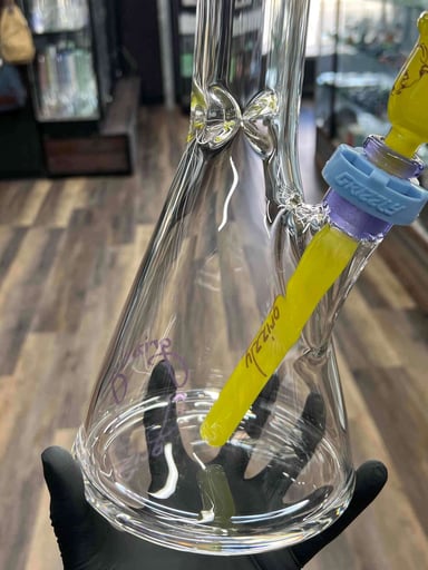 Preview pic of Grizzly Glass Co 7MM Beaker W/Facet work