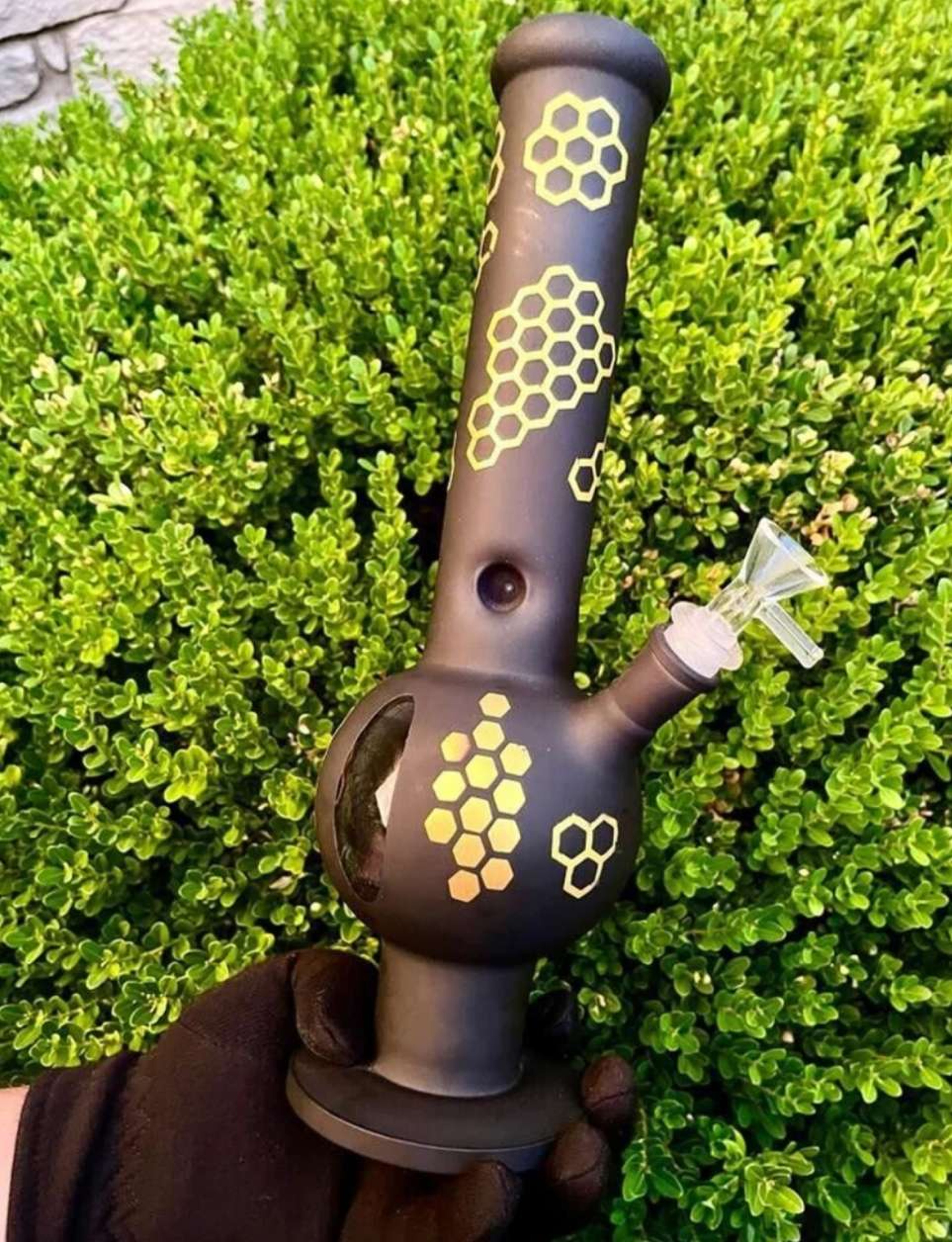 Preview pic of 13" Unique Black & Gold HoneyComb Pattern Water Pipe Bong

