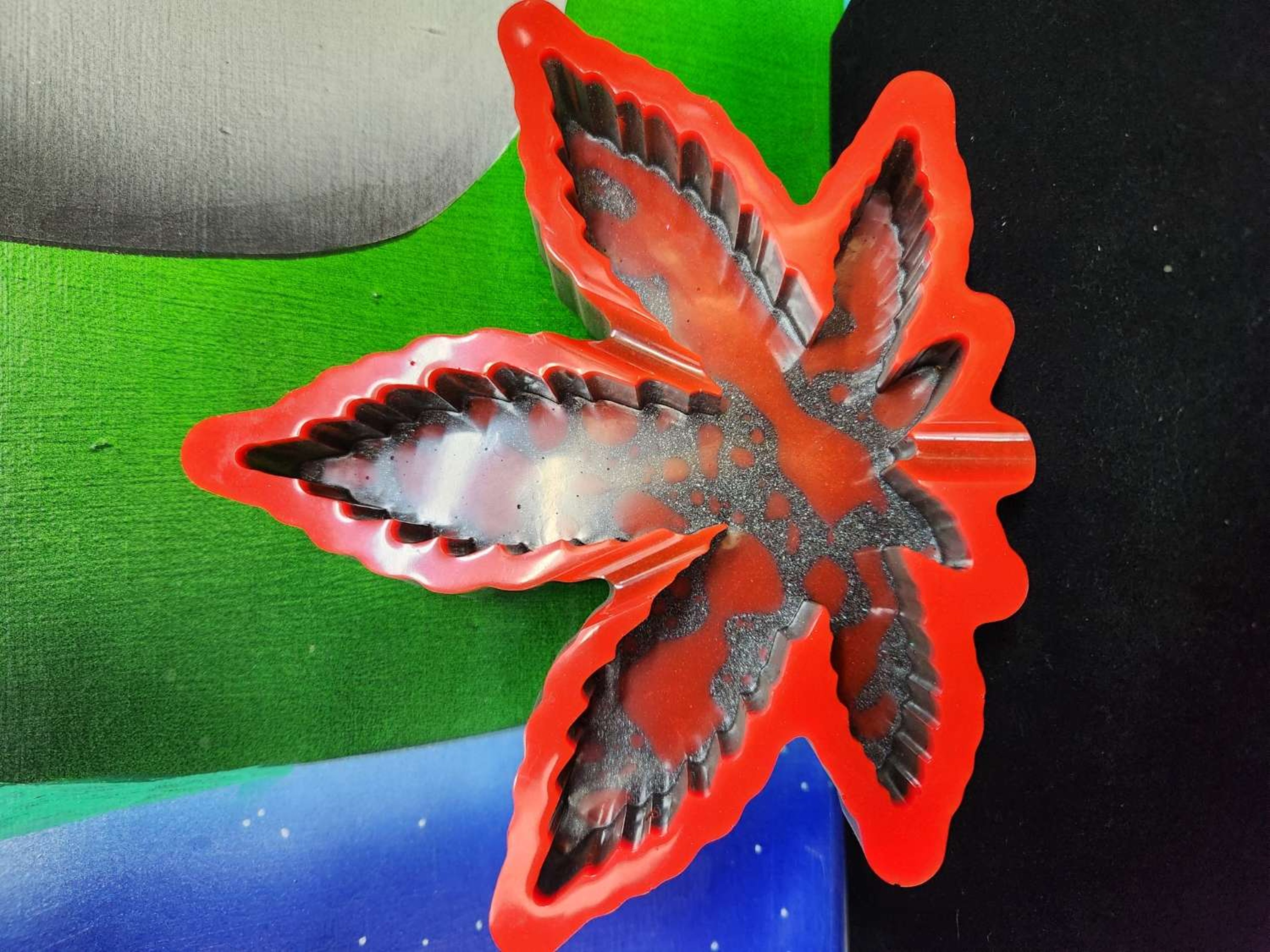 Preview pic of Infrared leaf ash tray