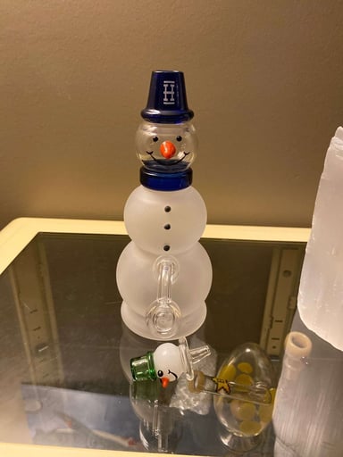 Preview pic of CHRISTMAS SEASON RIG // Hemper Snowman Rig With Snowman Carb Cap