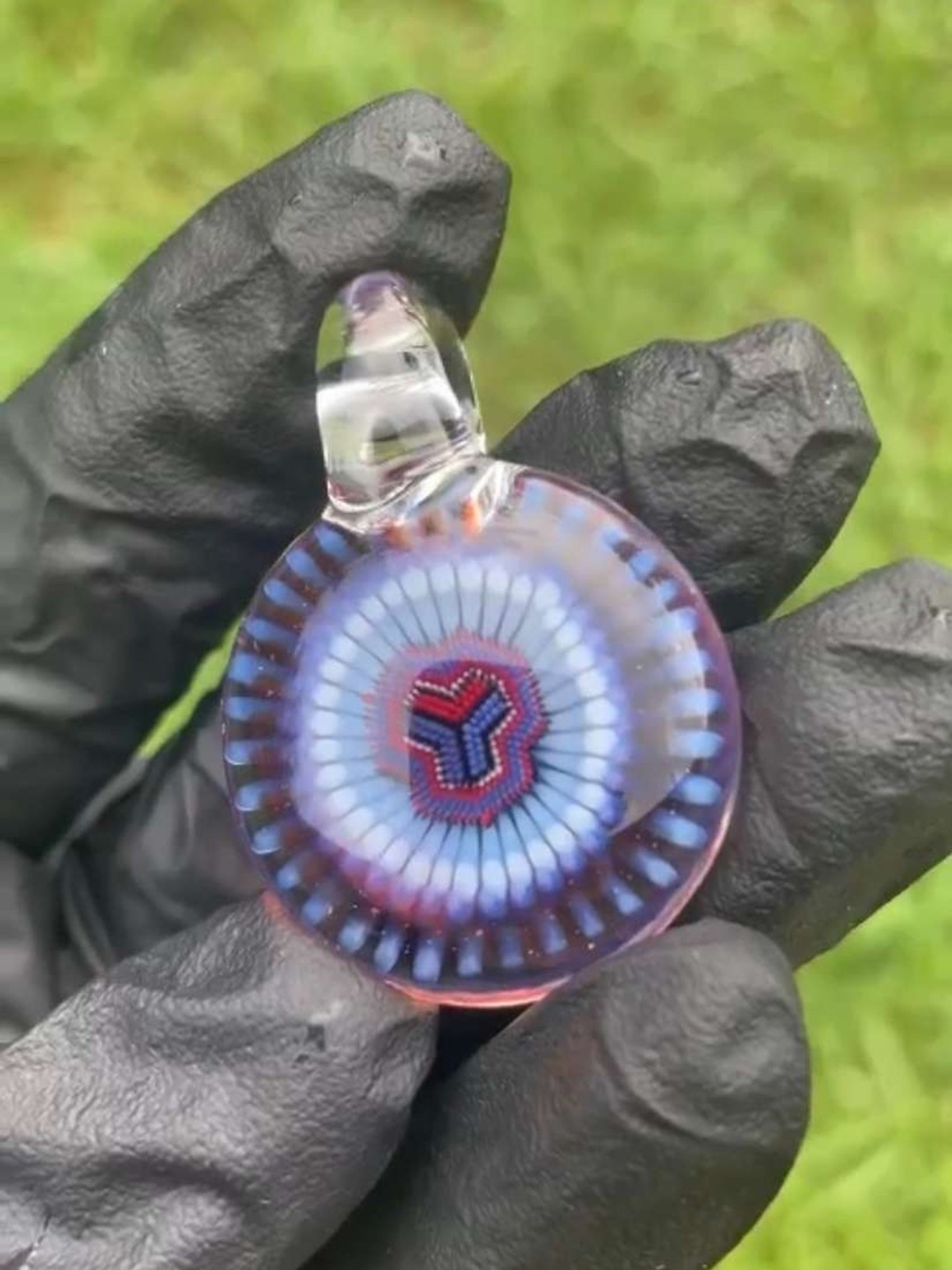 Preview pic of Newob glass pendant