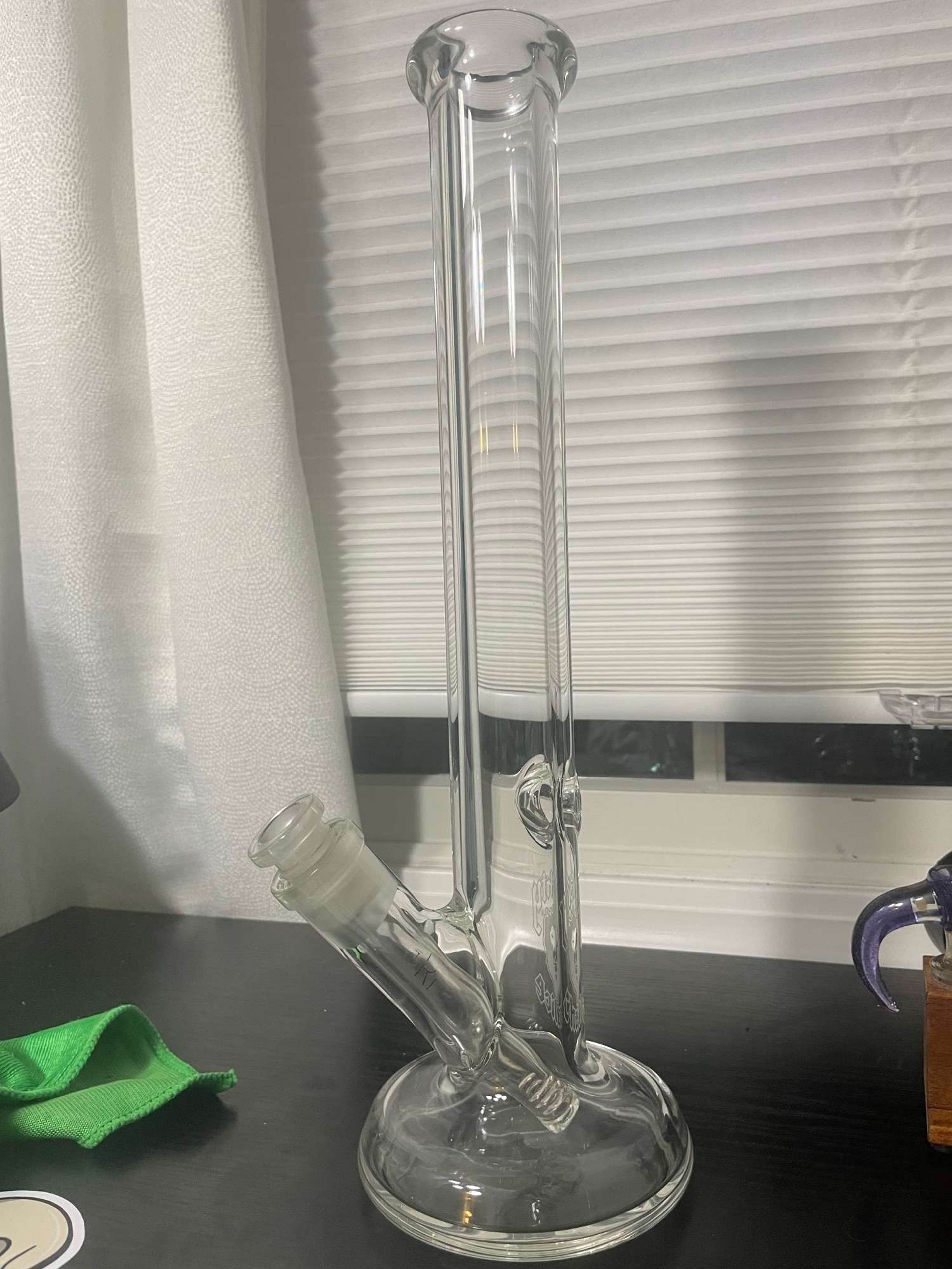 Preview pic of Hybrid hollow foot mighty chalice with rhino glass downstem