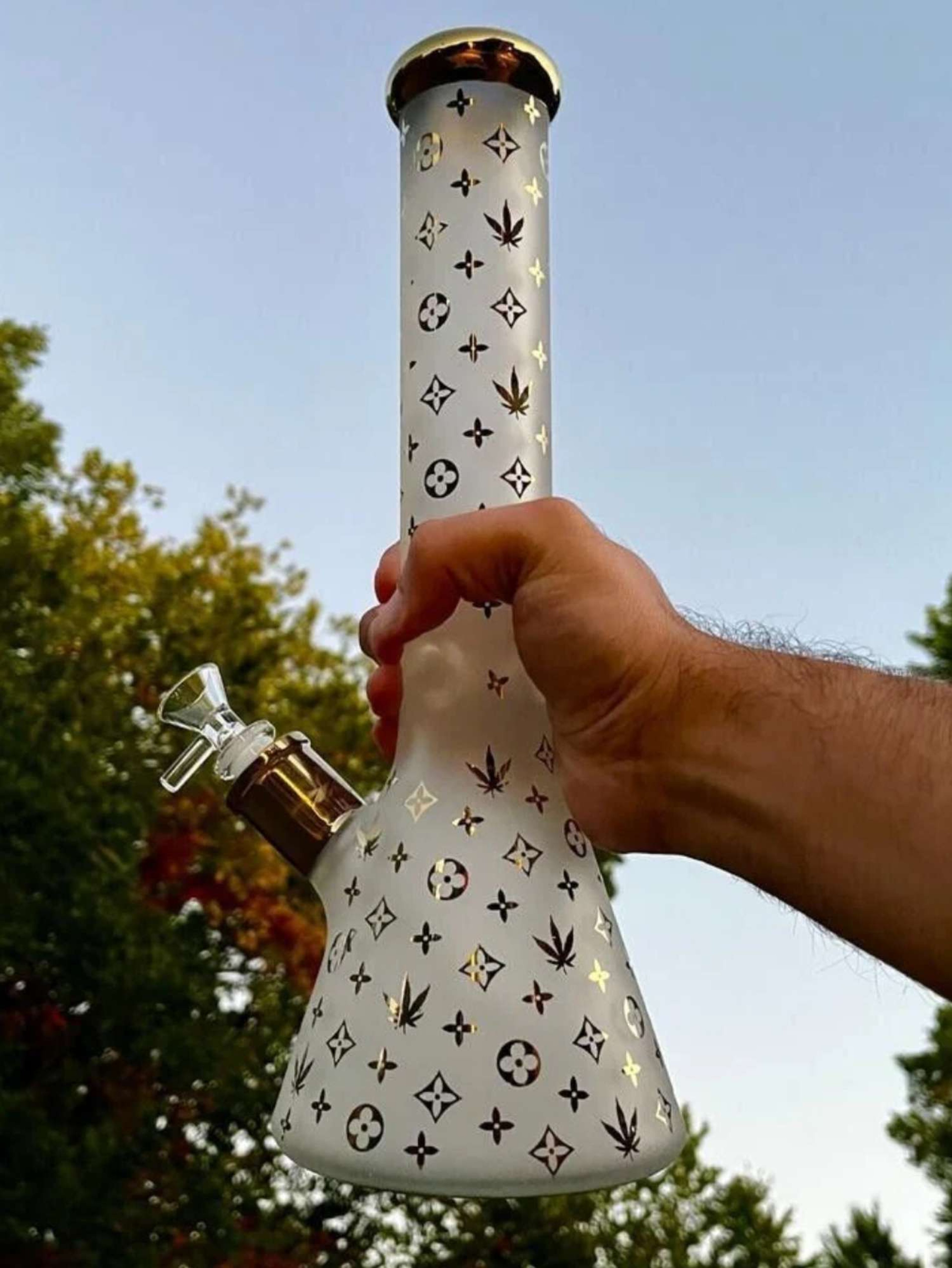 14"LV Style Rainbow Color Honey Bee Beaker Ice Bong
image 0
