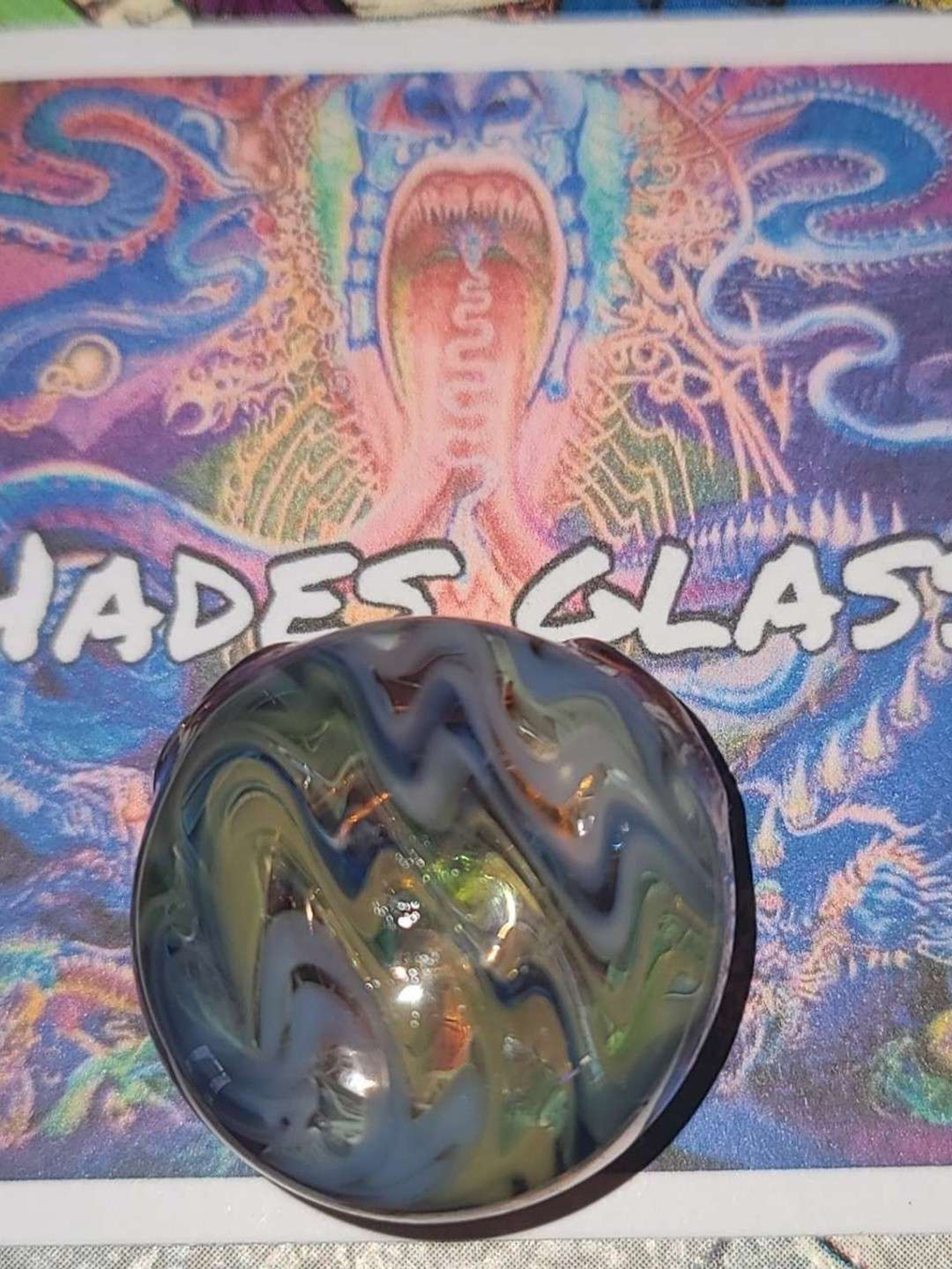 Preview pic of Hollow wig wag pendant with amber backing 