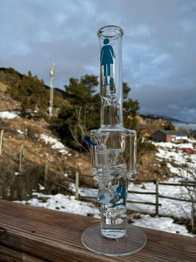 Preview pic of L.I.P Glass 16" recycler bong 