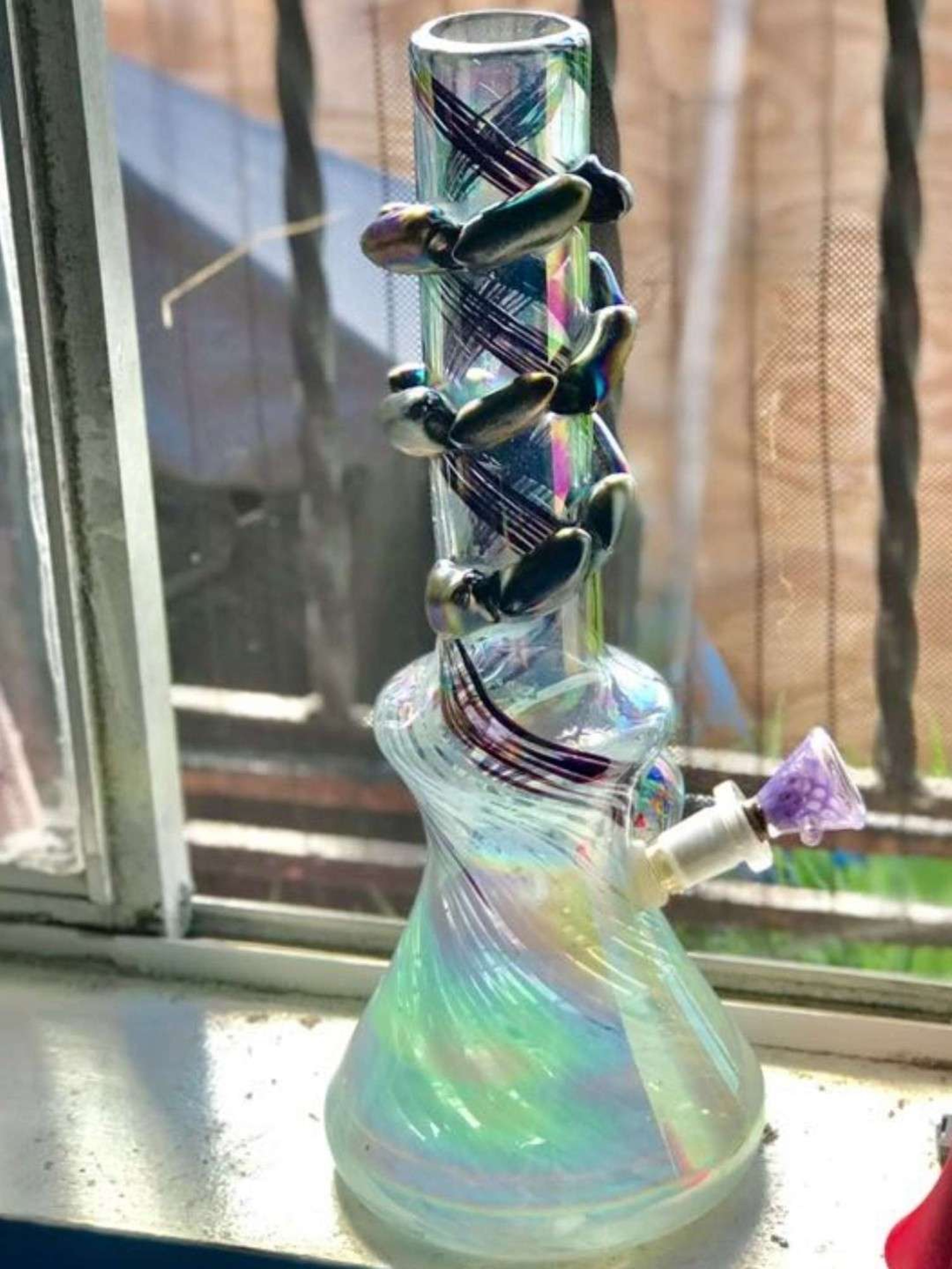 Smooth hitting for a beaker. image 0