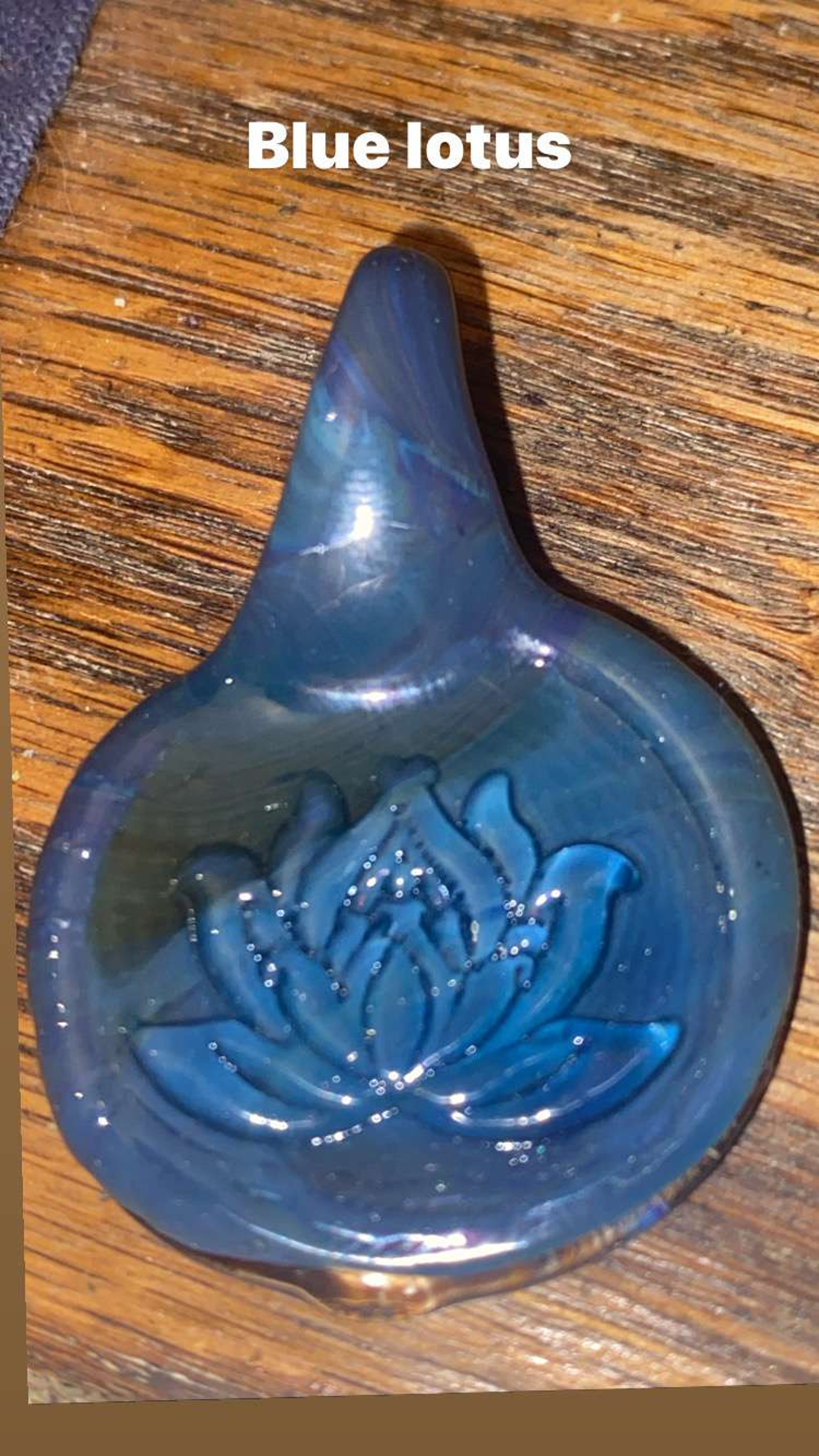 Preview pic of Blue lotus flower pendant 