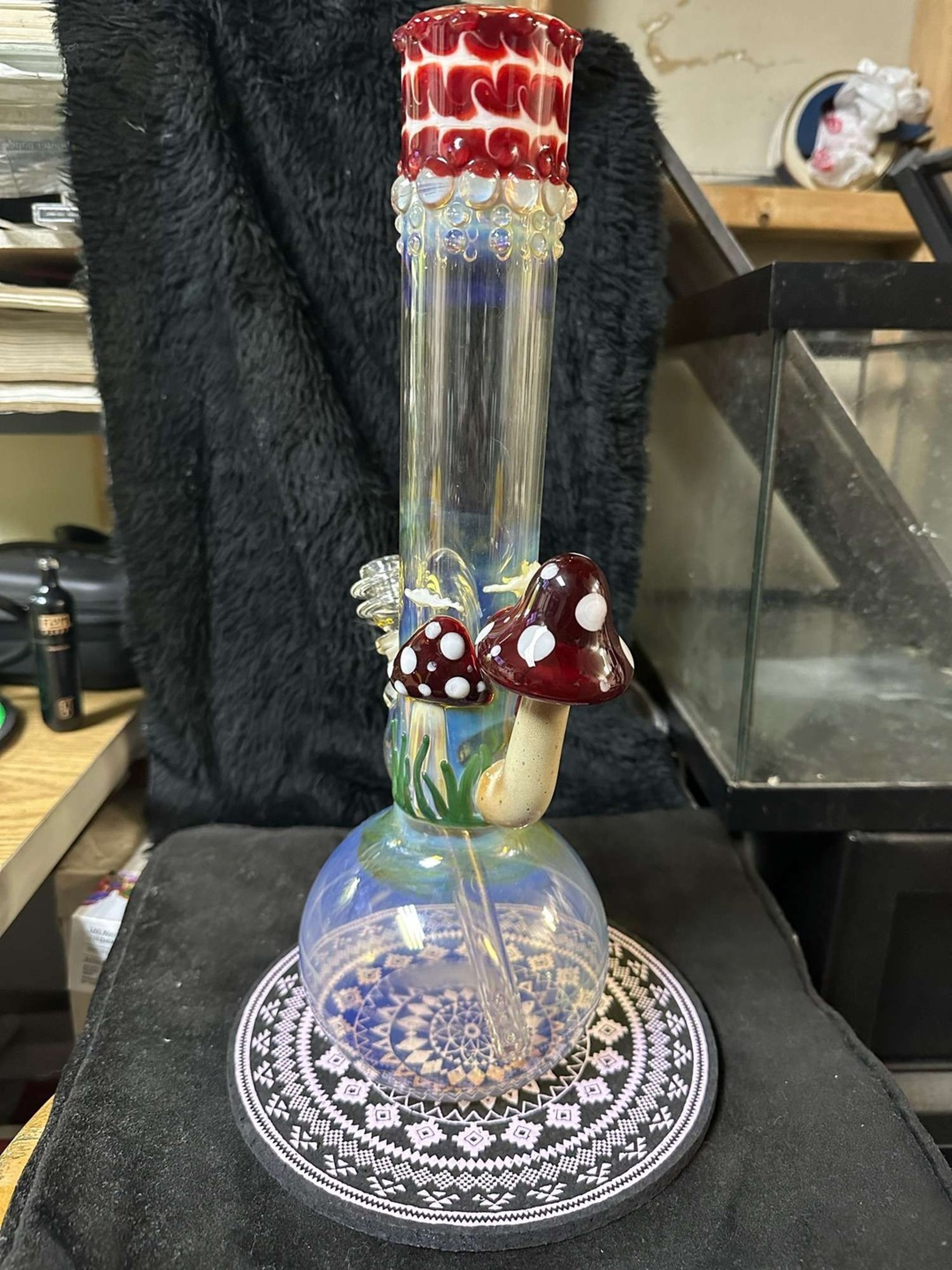 Preview pic of Trident glass mushroom bong