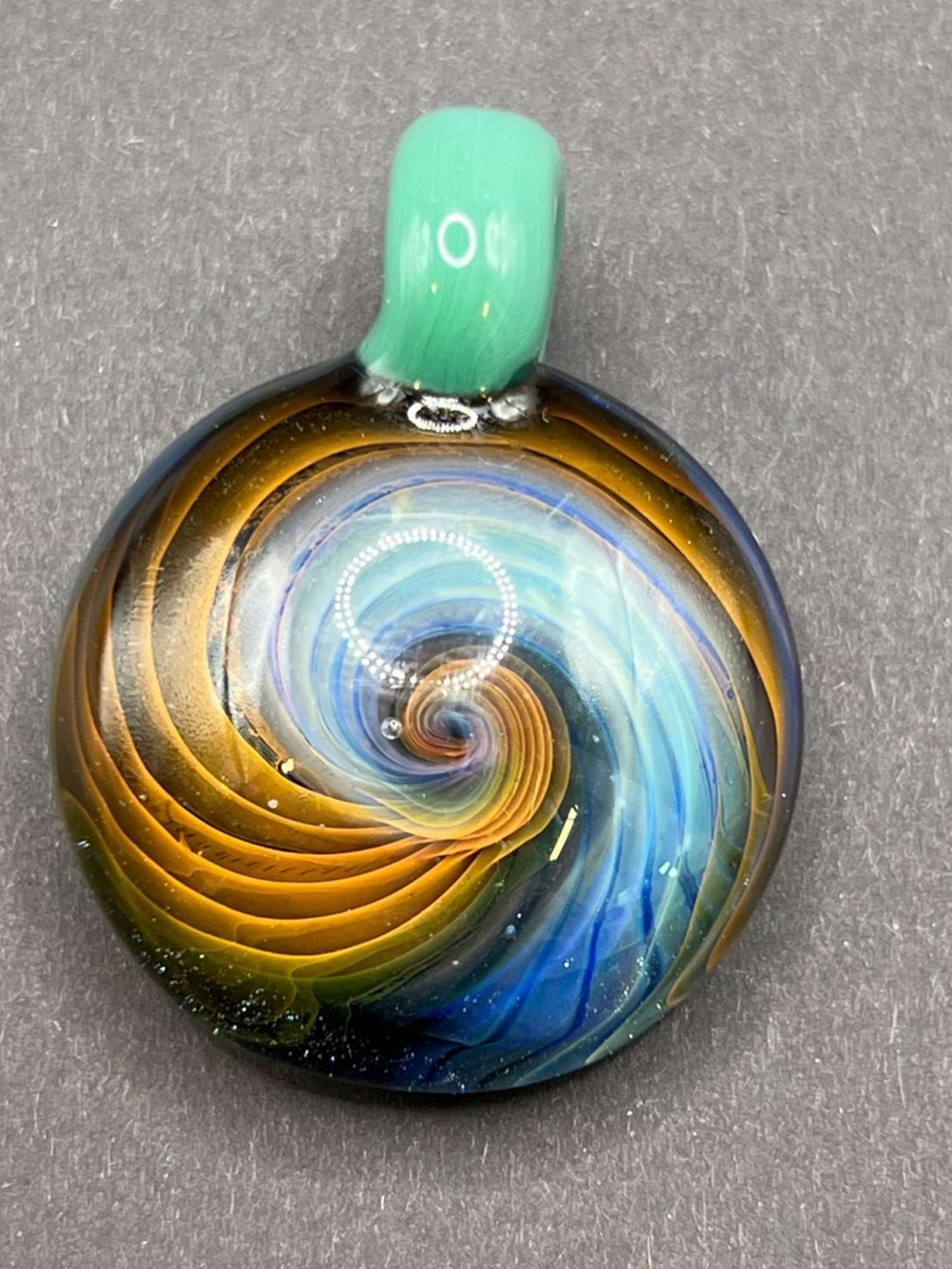 Preview pic of Fume spiral pendant