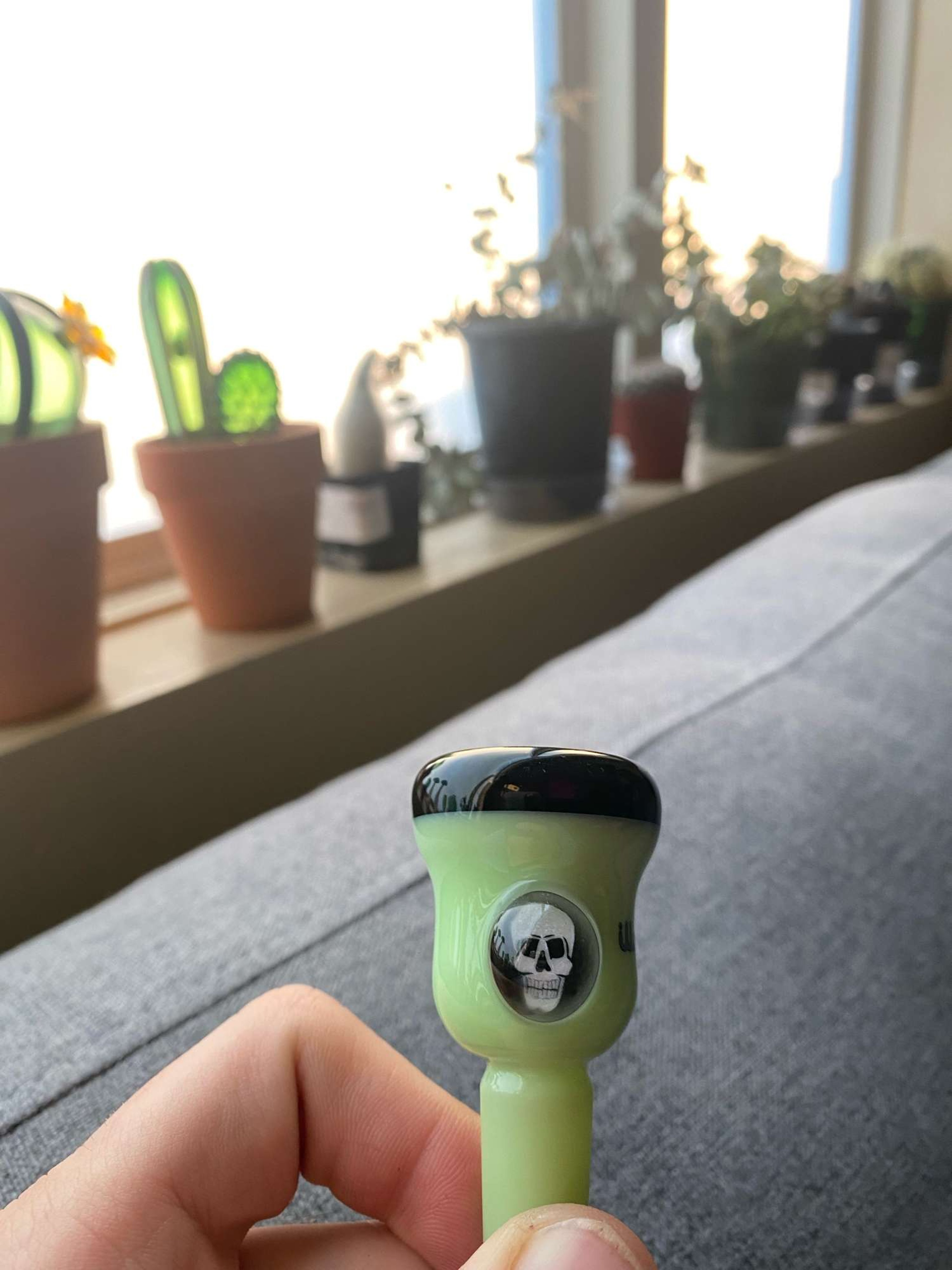 Preview pic of Illadelph milky green bell slide w skull mille